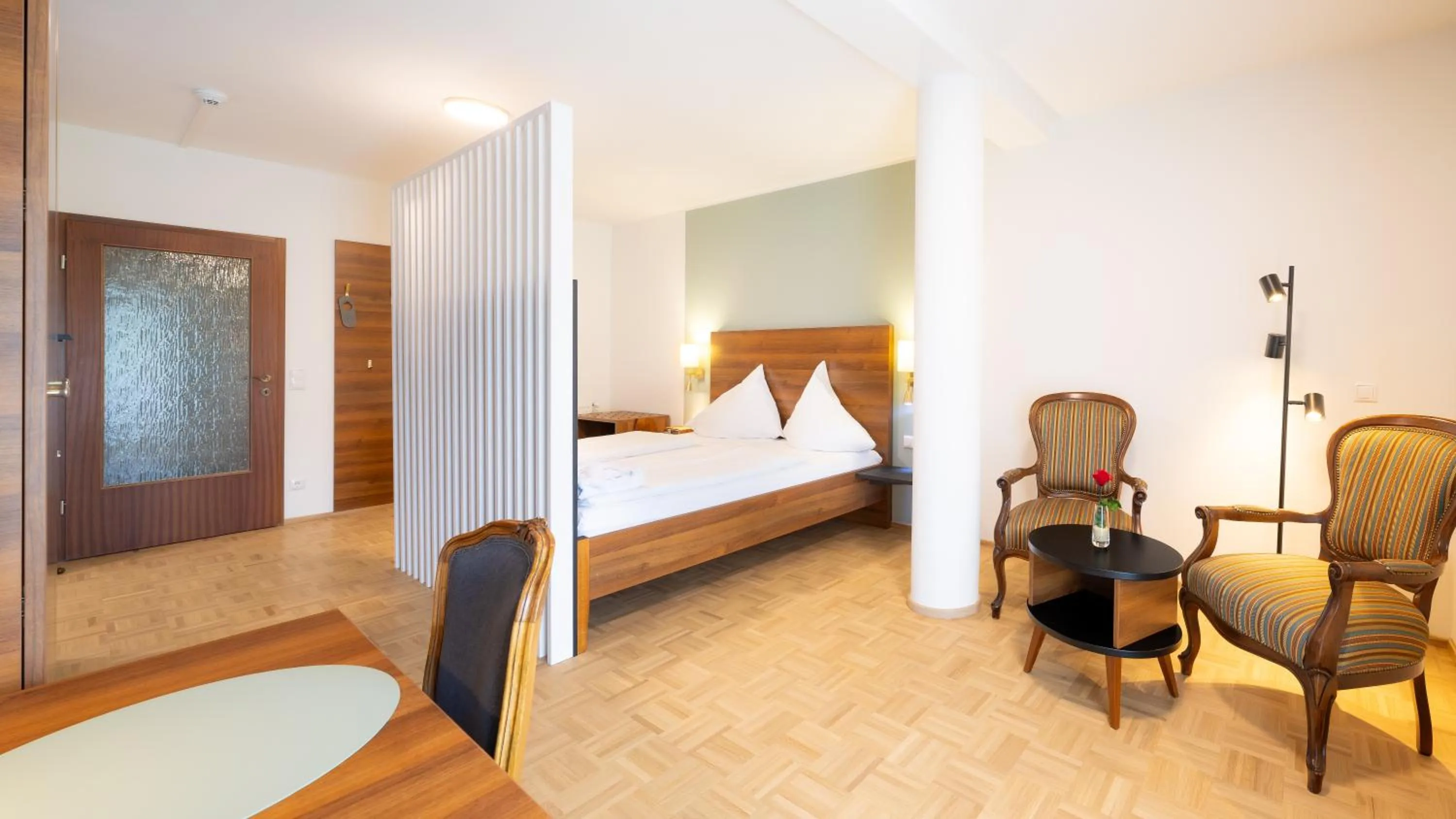 Seating area, Bed in Aparthotel Klopeinersee