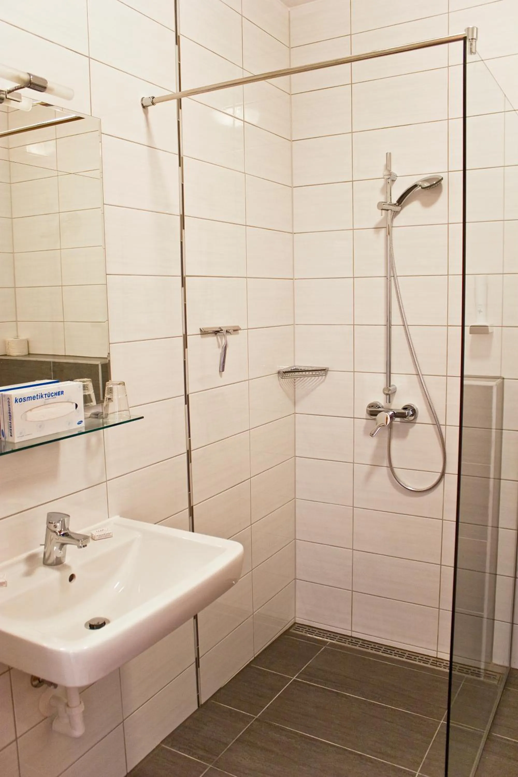 Shower in Aparthotel Klopeinersee