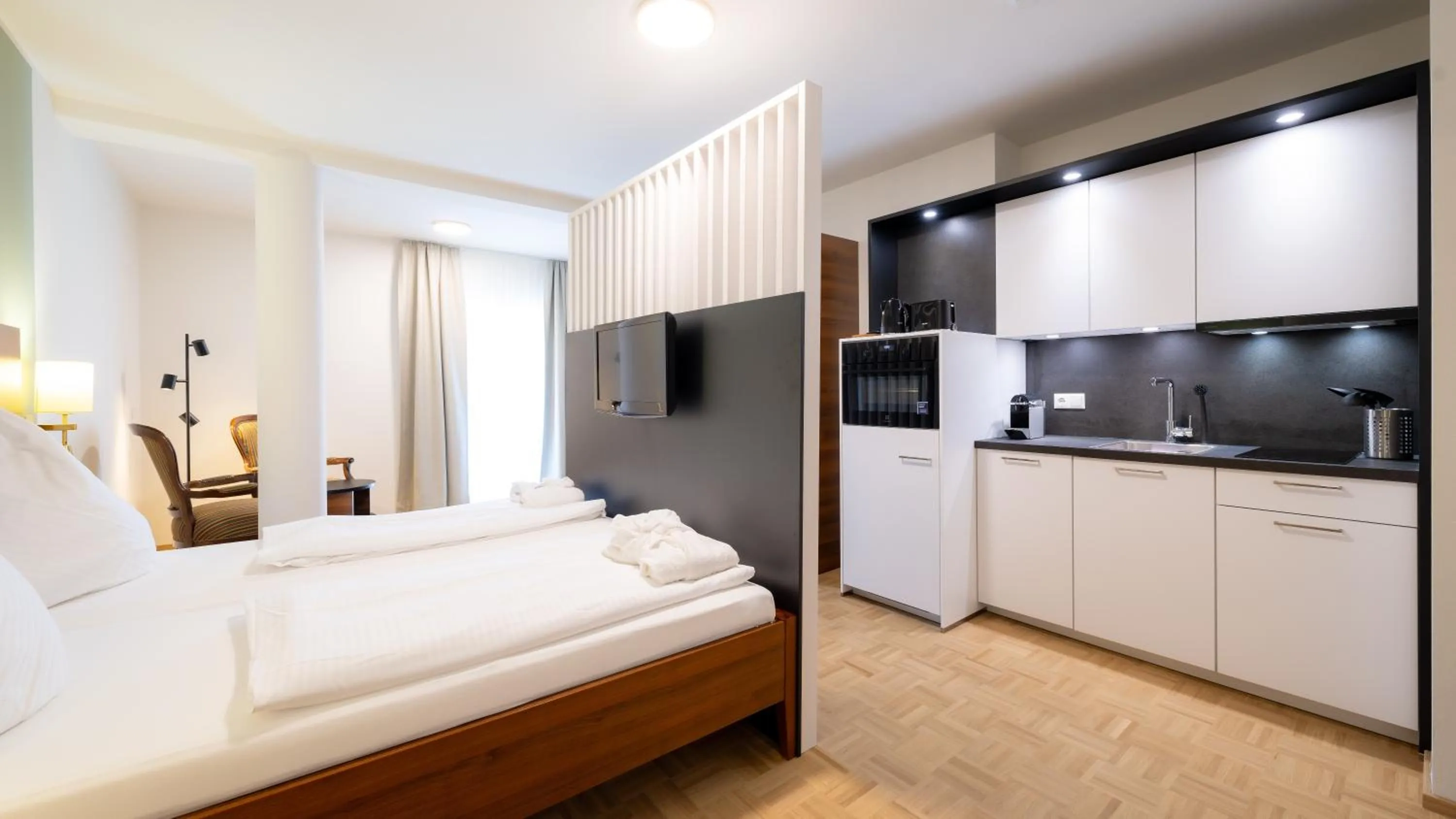 Living room, Bed in Aparthotel Klopeinersee