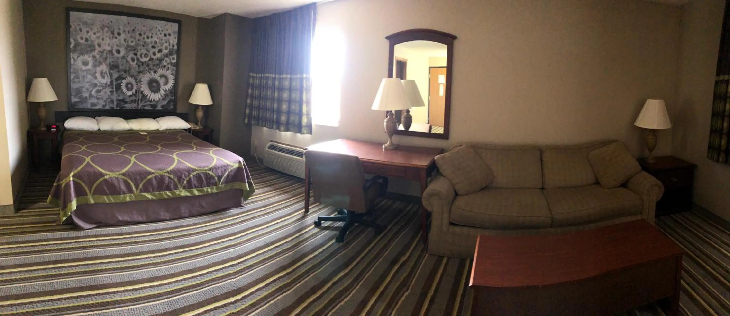 Guests, Bed in Super 8 by Wyndham Anamosa IA
