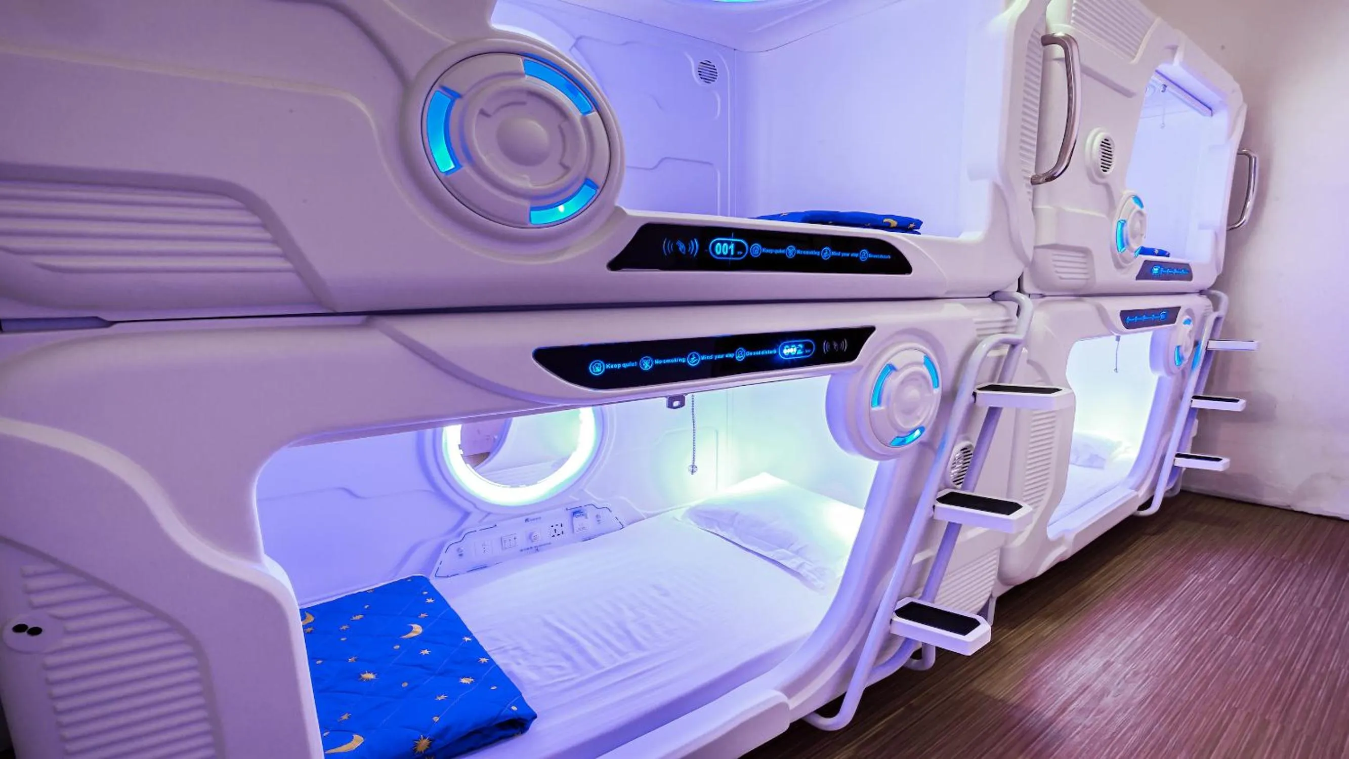 bunk bed in Spacepod@SG