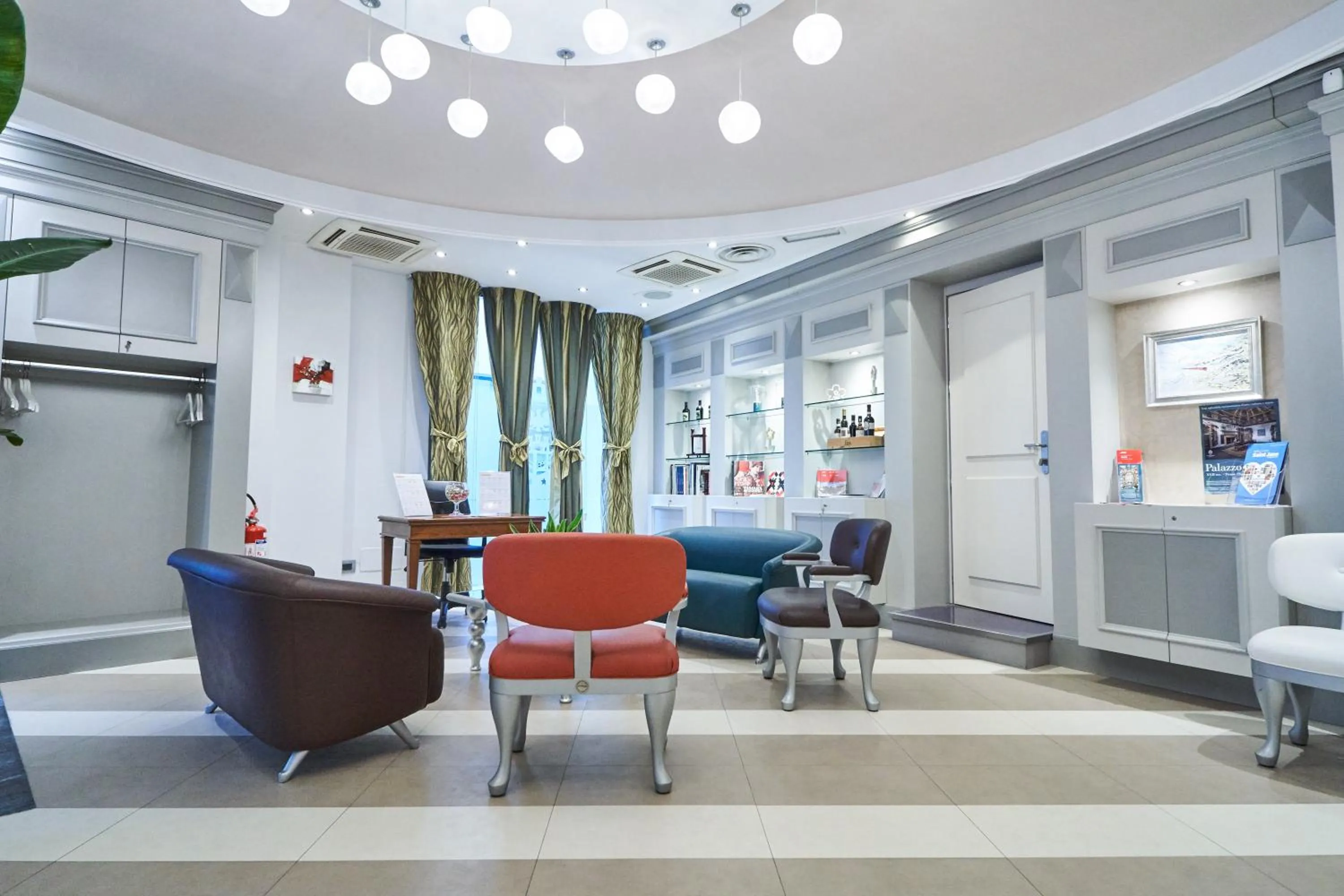 Lobby or reception in Hotel Centrale Best Western Signature Collection