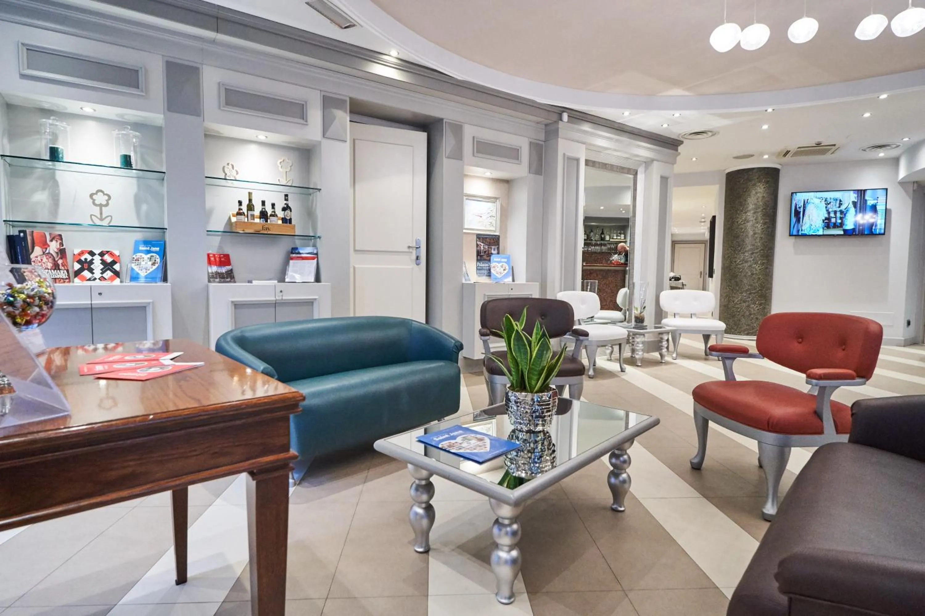 Lobby or reception in Hotel Centrale Best Western Signature Collection