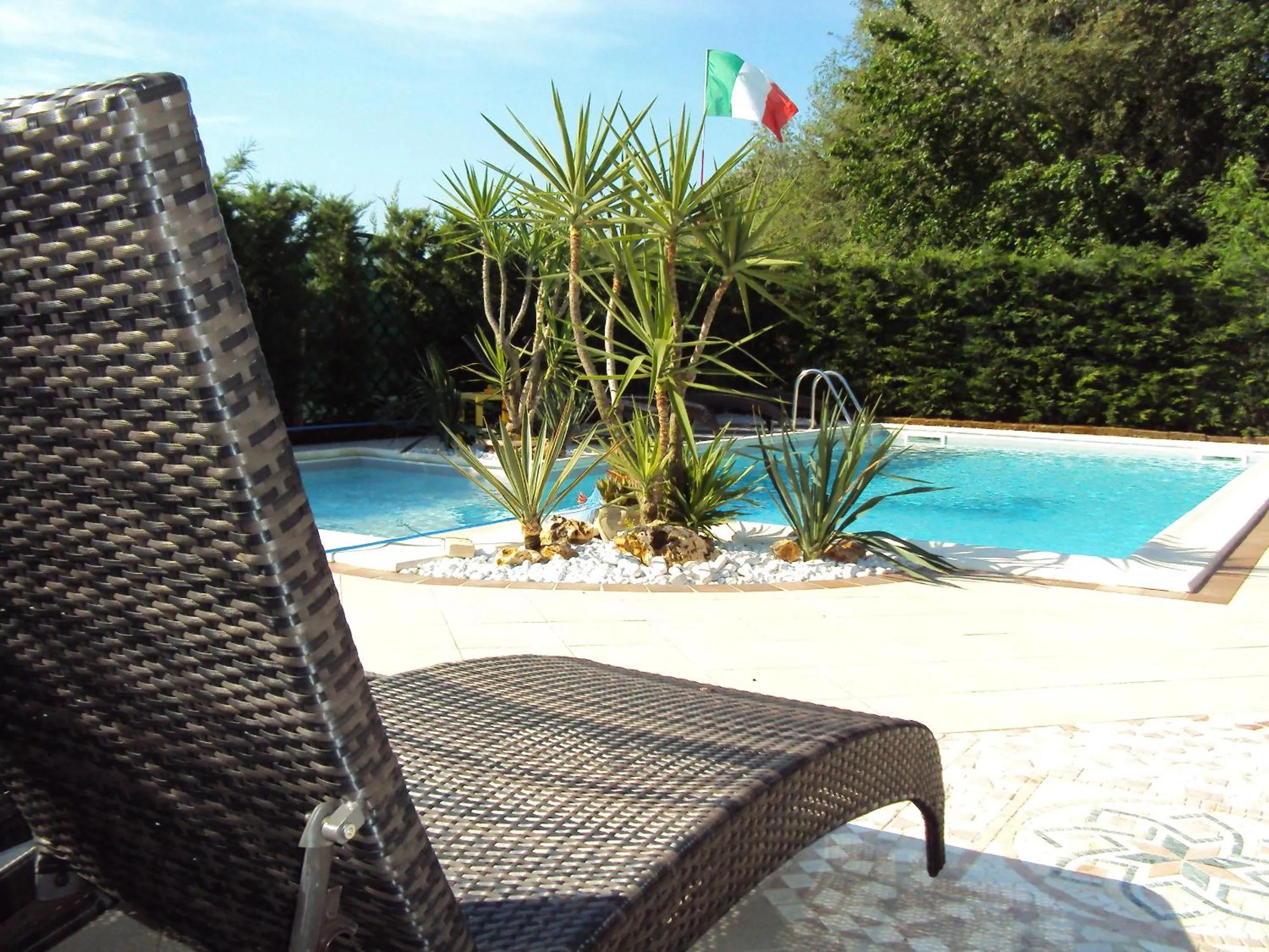 Swimming pool in Casa di Campagna B&B La Corte Ferrara
