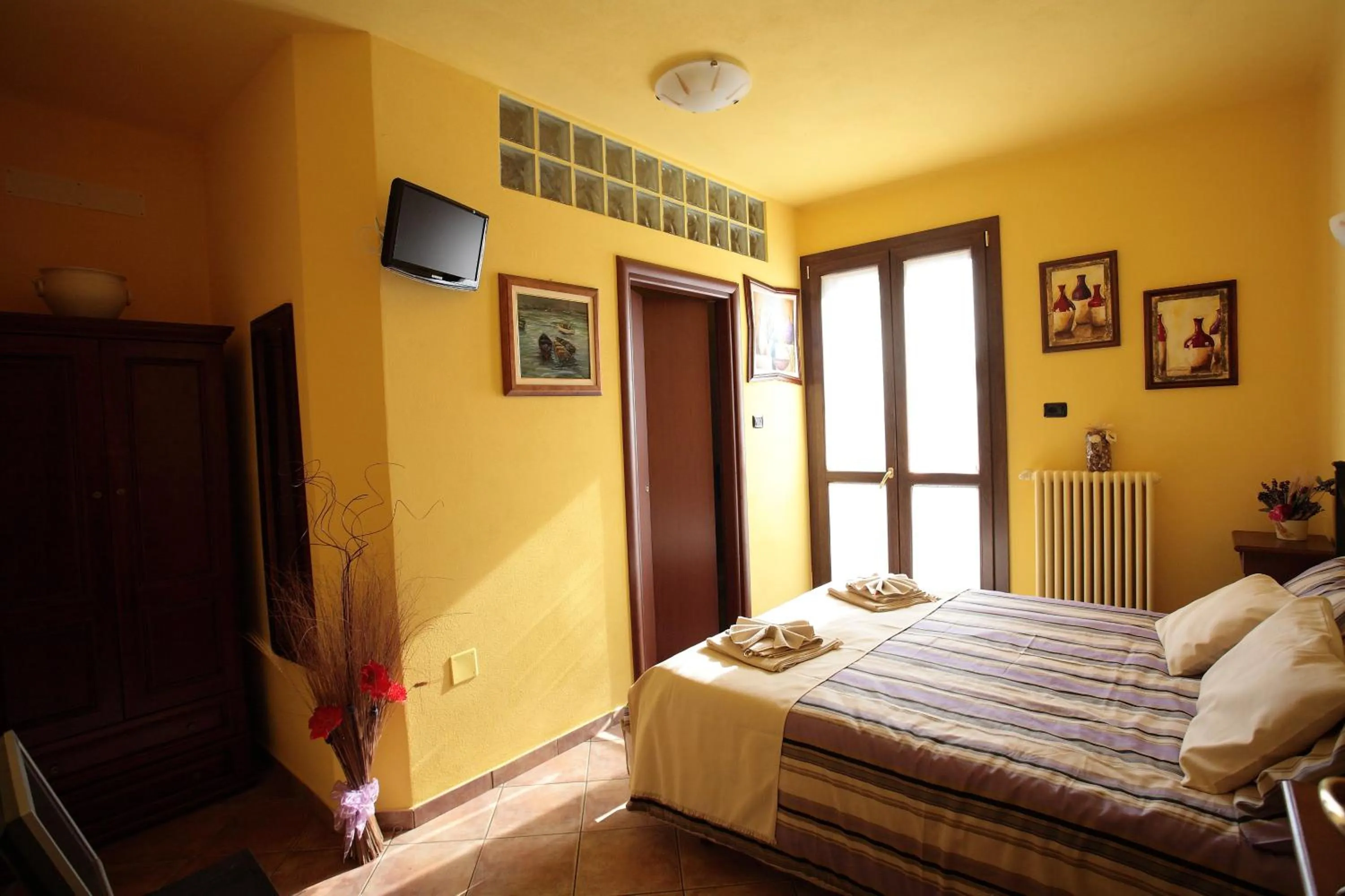 Photo of the whole room in Casa di Campagna B&B La Corte Ferrara