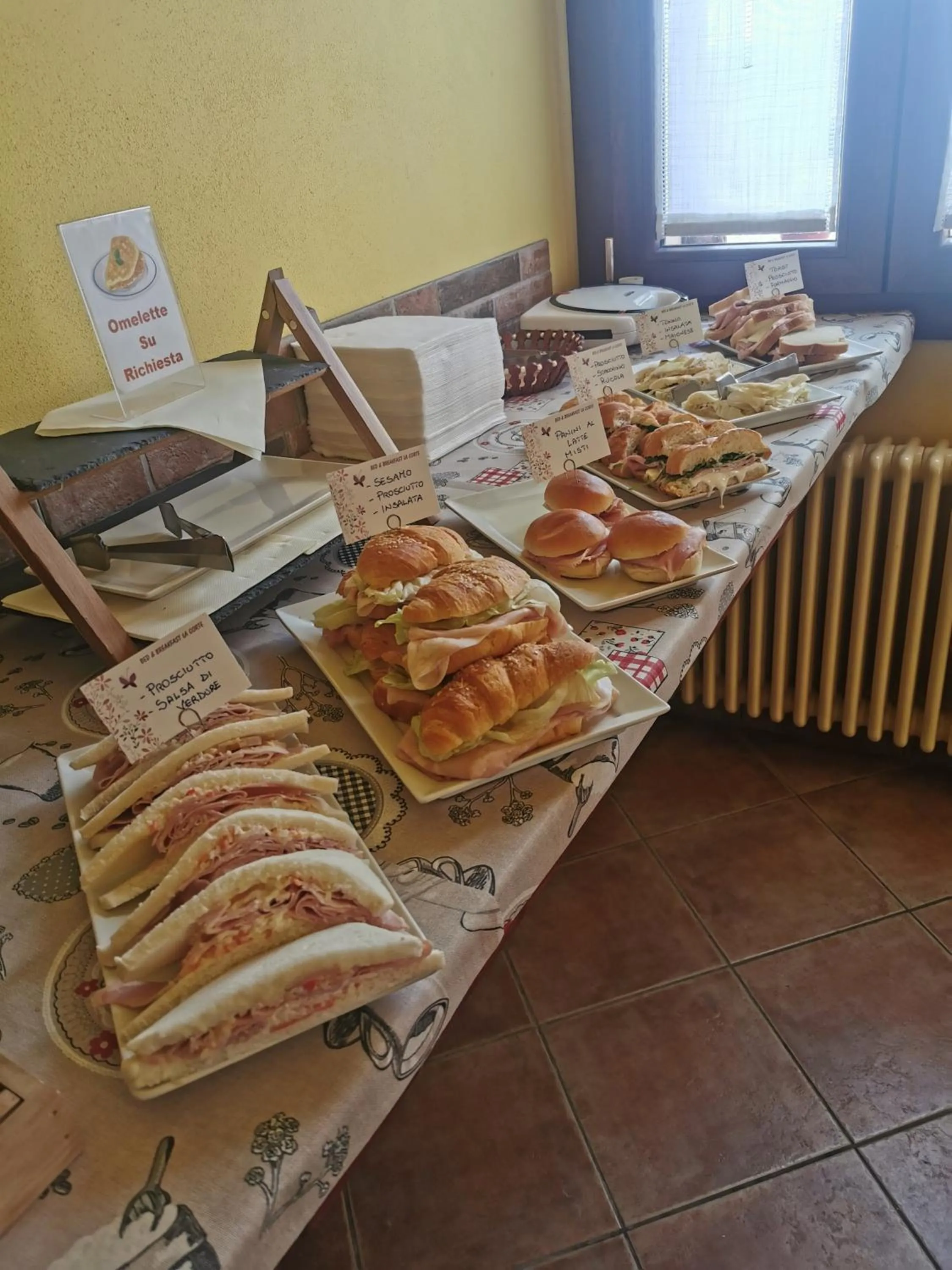 Buffet breakfast in Casa di Campagna B&B La Corte Ferrara