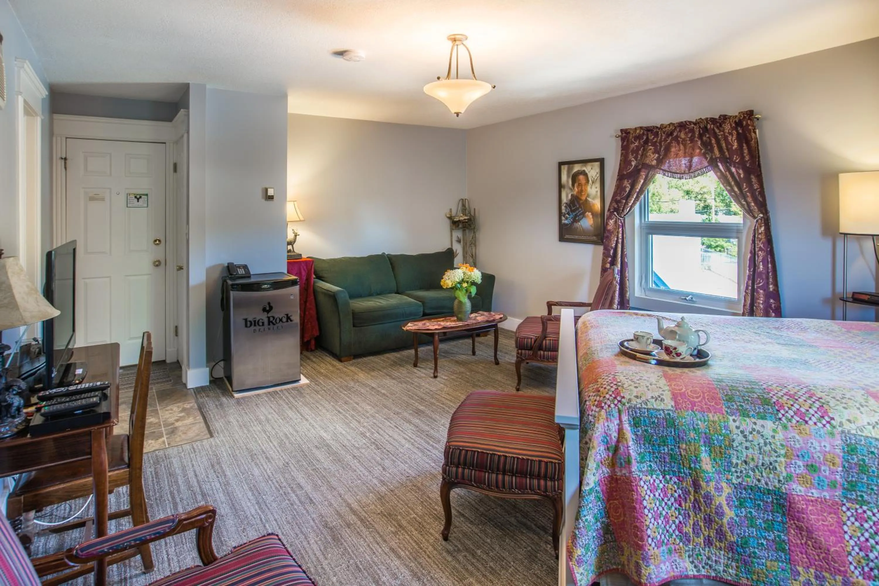 Bed in Heartwood Inn