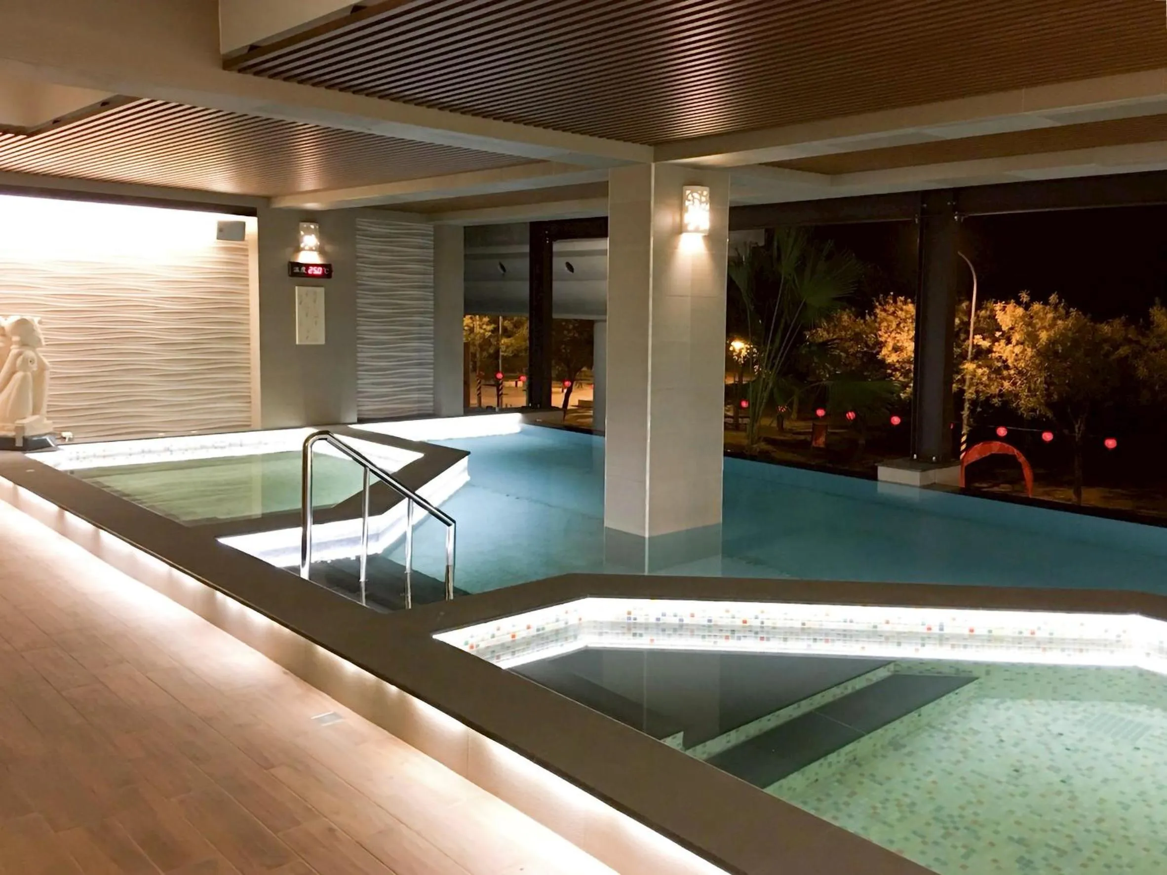 Night in 嬉安平 Si Anping by Hotel Si