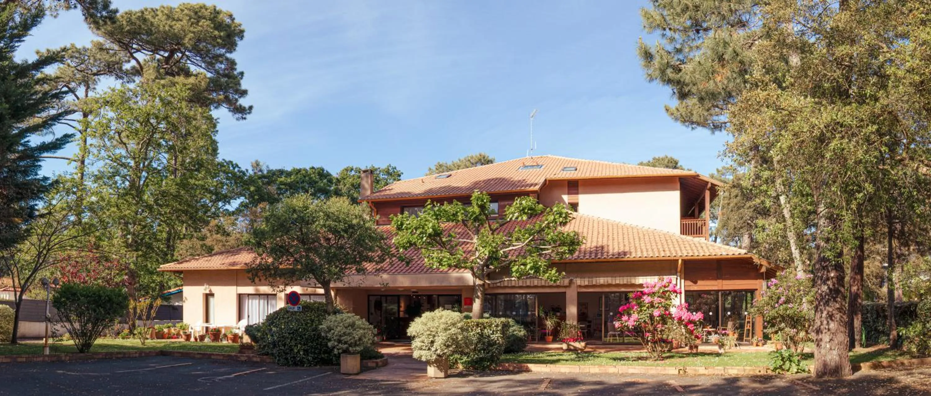 Property building in Résidence Hôtelière les Acanthes