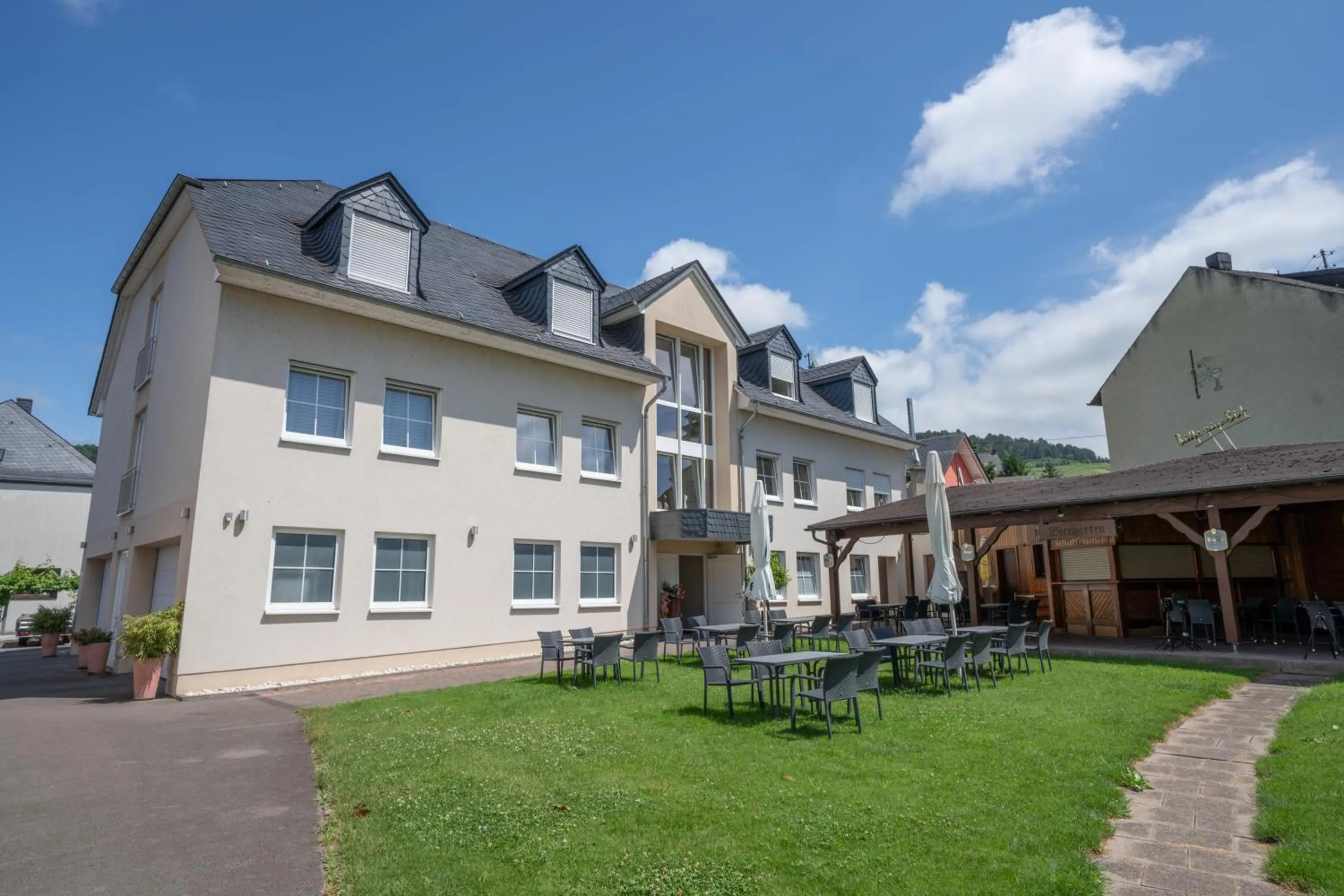 Property building in Mühlengarten by Relax Inn - Staffless with Self Check In & Free Parking