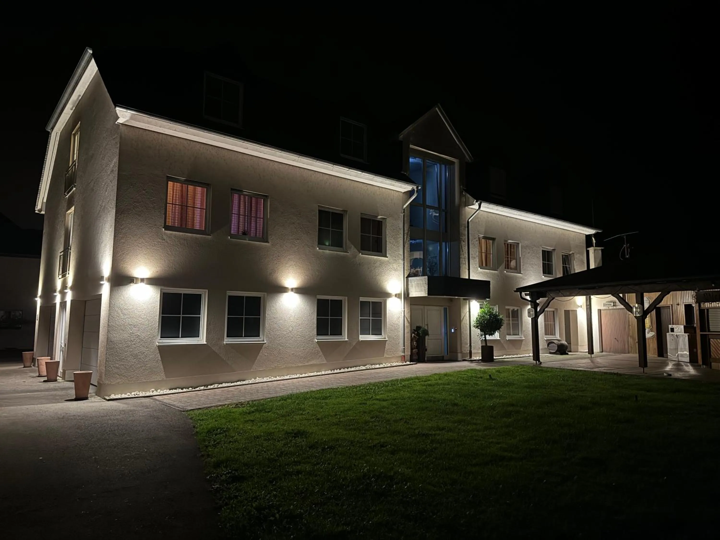 Property building in Mühlengarten by Relax Inn - Staffless with Self Check In & Free Parking