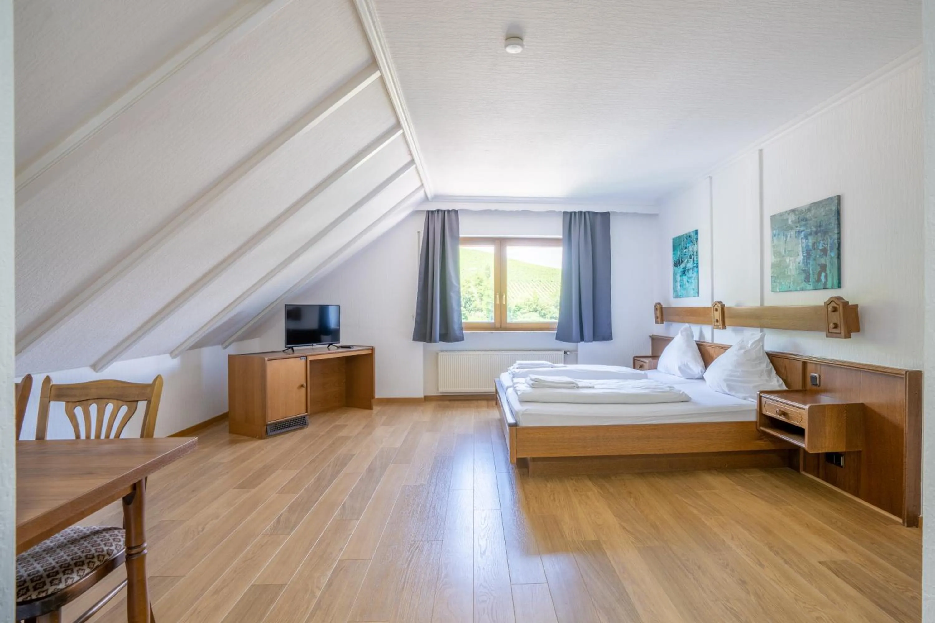Photo of the whole room, Bed in Mühlengarten by Relax Inn - Staffless with Self Check In & Free Parking