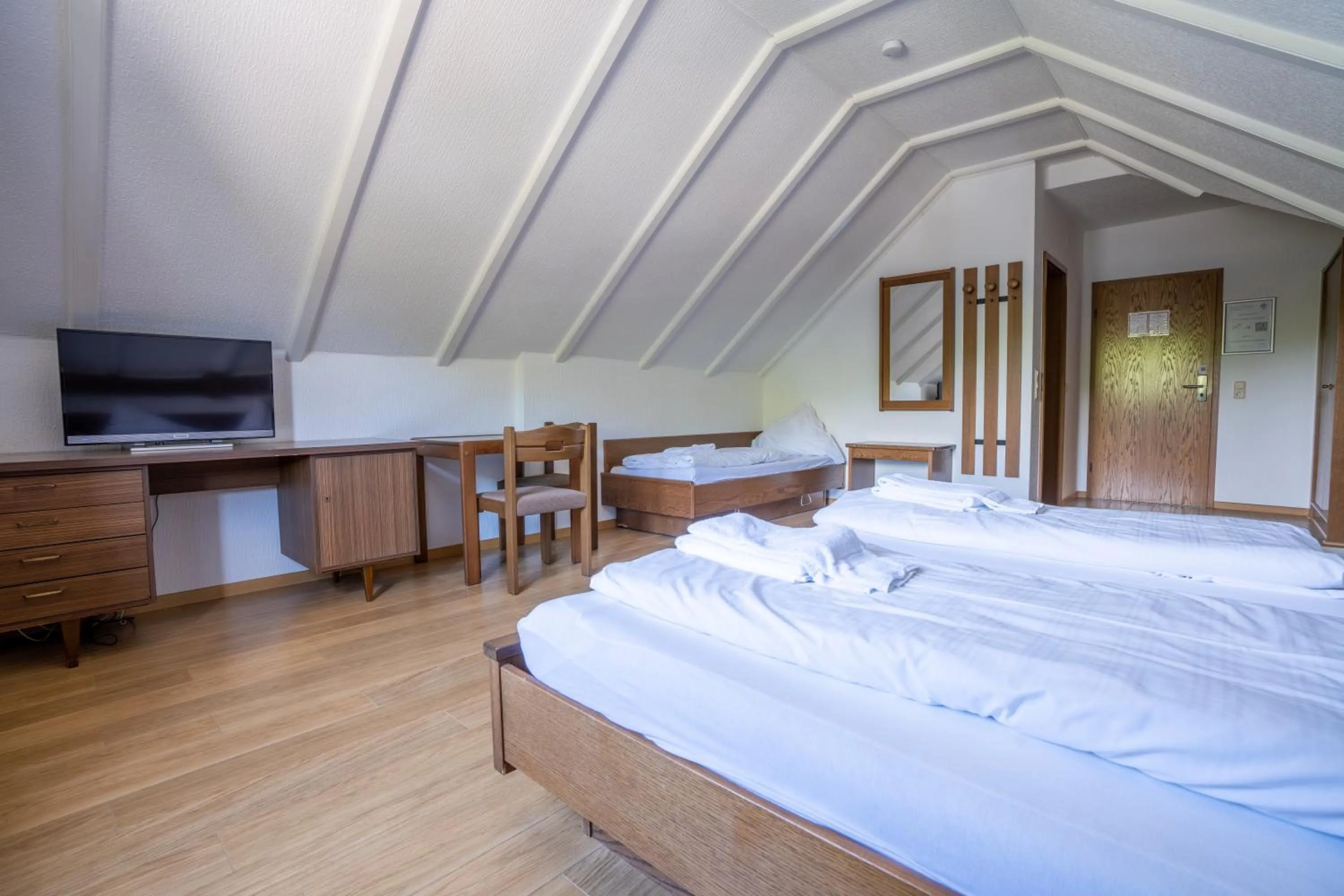 Photo of the whole room, Bed in Mühlengarten by Relax Inn - Staffless with Self Check In & Free Parking