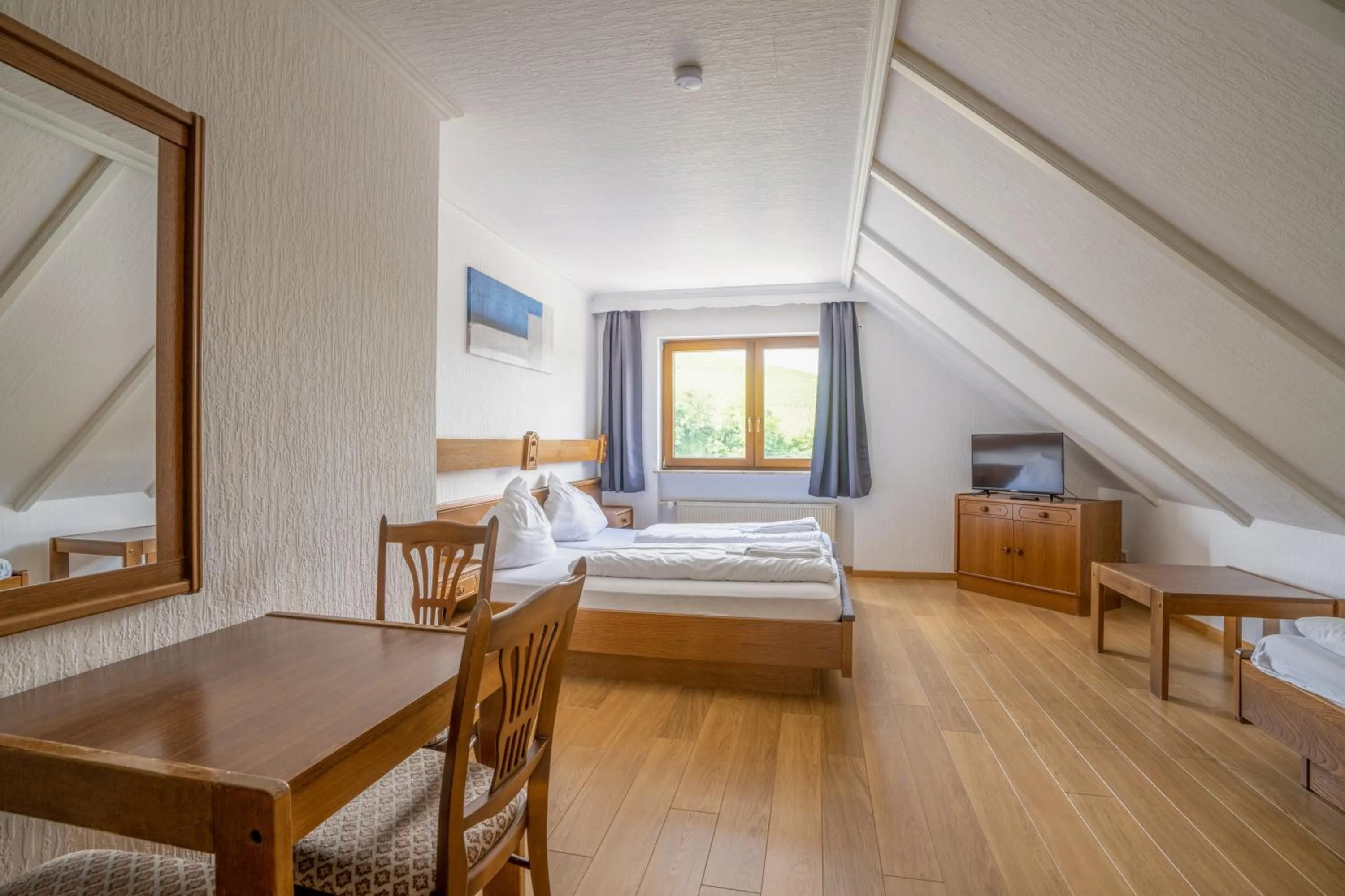 Photo of the whole room, Bed in Mühlengarten by Relax Inn - Staffless with Self Check In & Free Parking