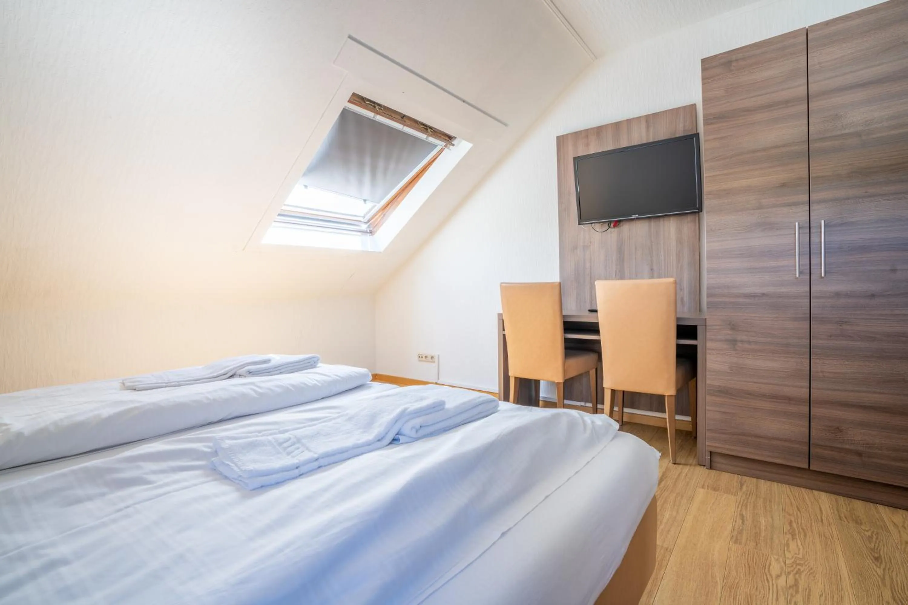 Photo of the whole room, Bed in Mühlengarten by Relax Inn - Staffless with Self Check In & Free Parking