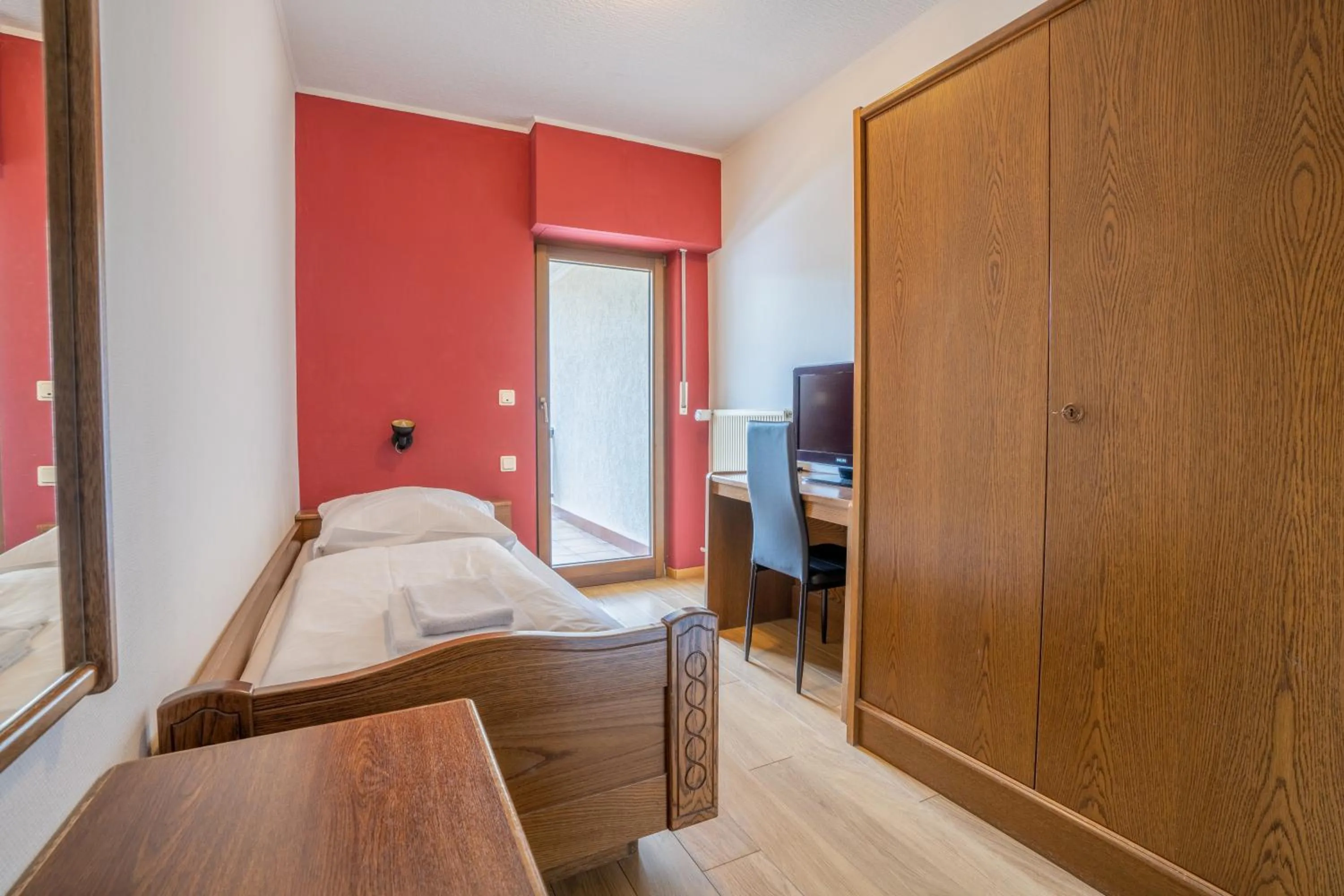 Bedroom, Bed in Mühlengarten by Relax Inn - Staffless with Self Check In & Free Parking