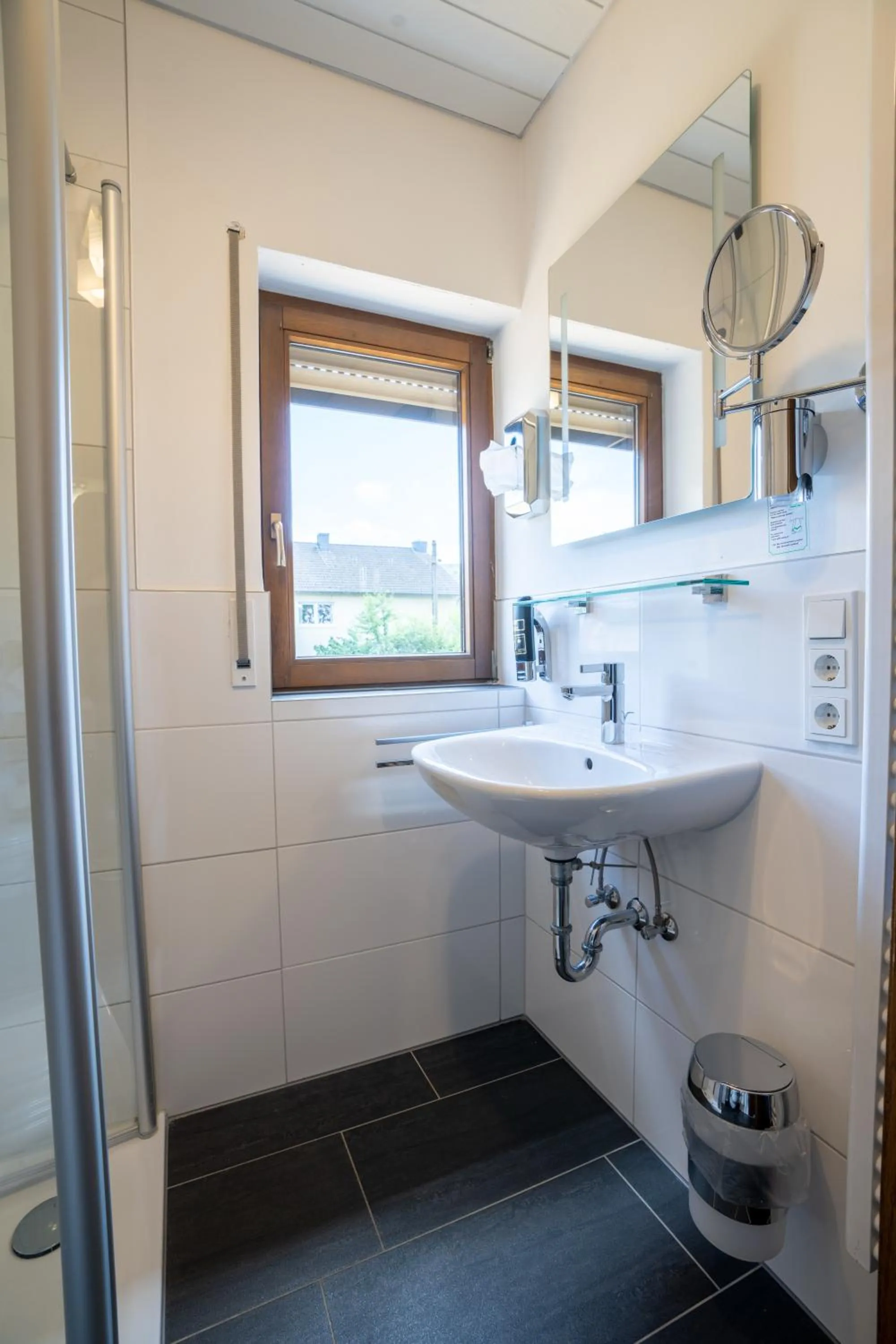 Bathroom in Mühlengarten by Relax Inn - Staffless with Self Check In & Free Parking