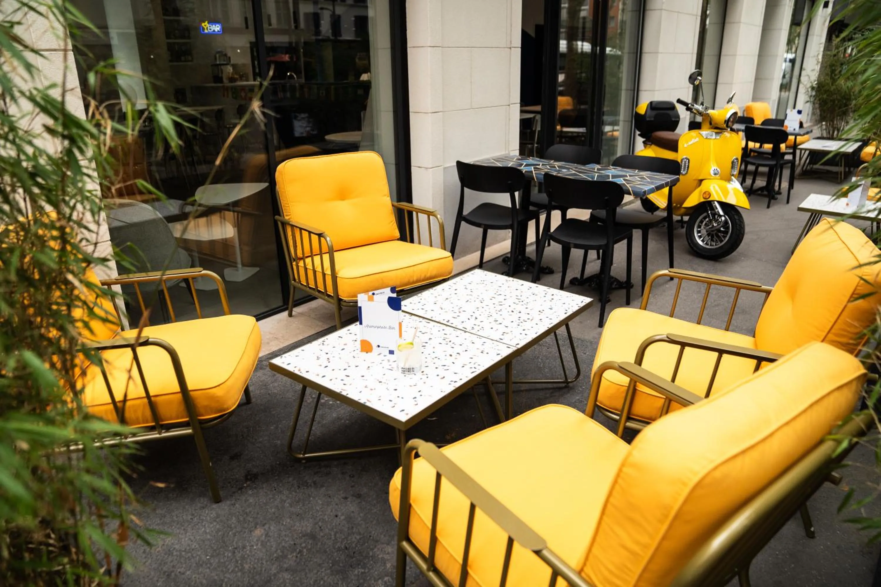 Balcony/Terrace in Graphik Montparnasse