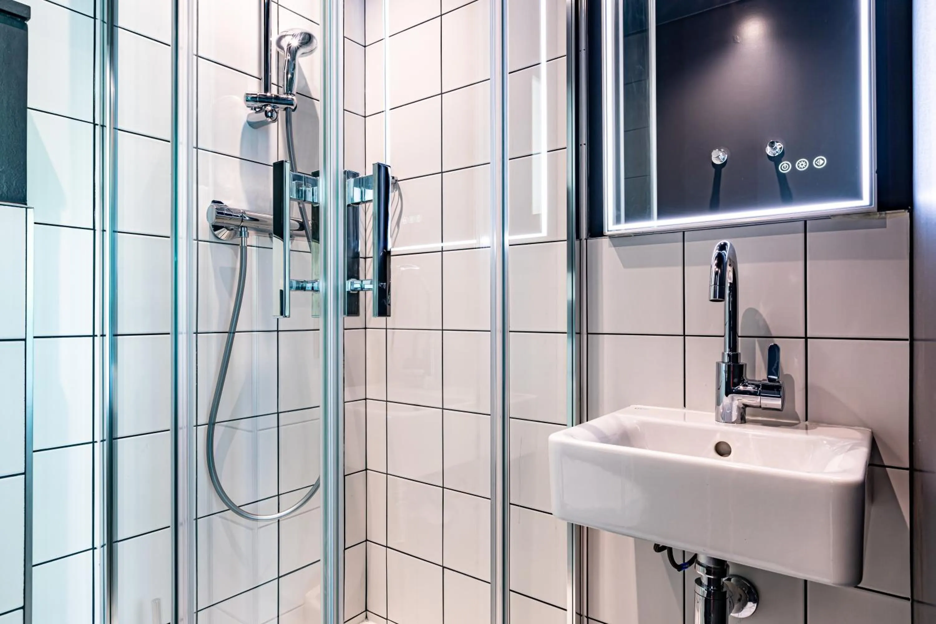 Bathroom in Graphik Montparnasse