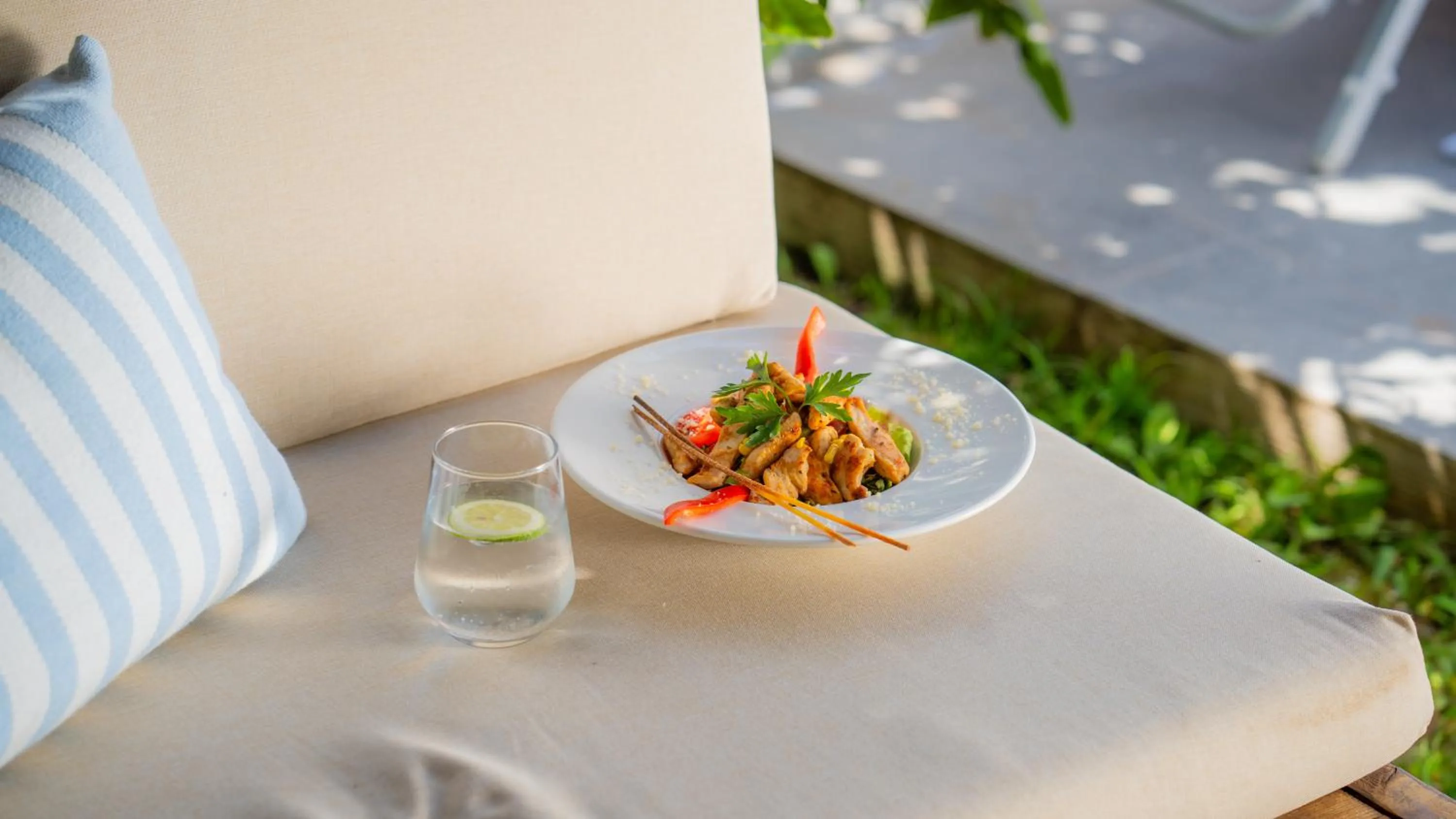 Food and drinks in Blue Star Hotel