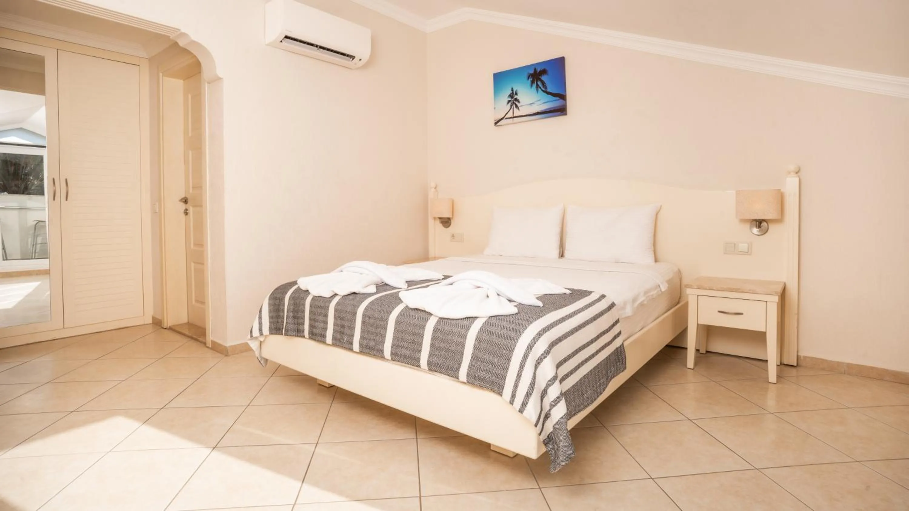 Photo of the whole room, Bed in Blue Star Hotel