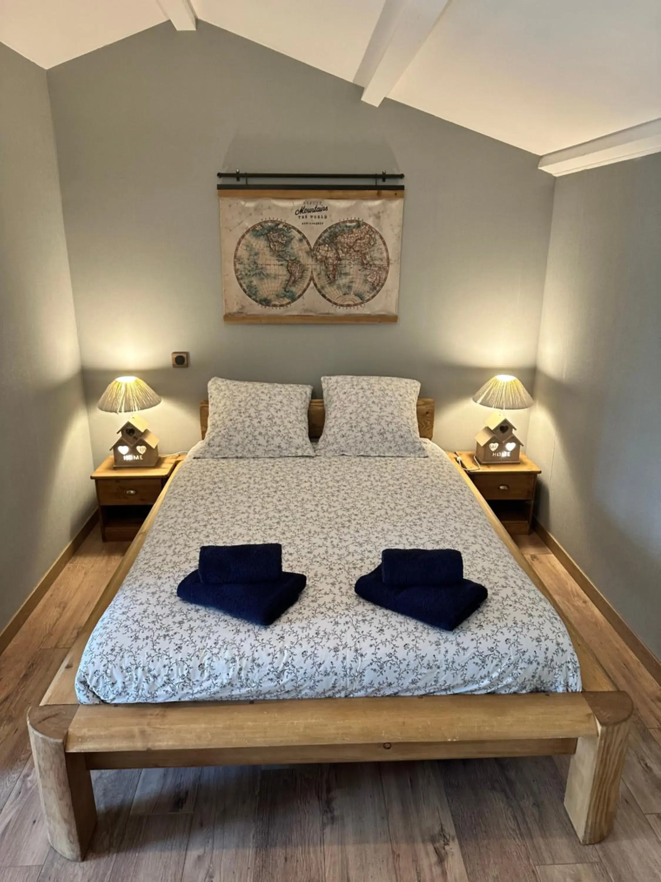 Quadruple Room with Private Bathroom in Relais de la Venise verte Quadruple Room with Private Bathroom in Relais de la Venise verte