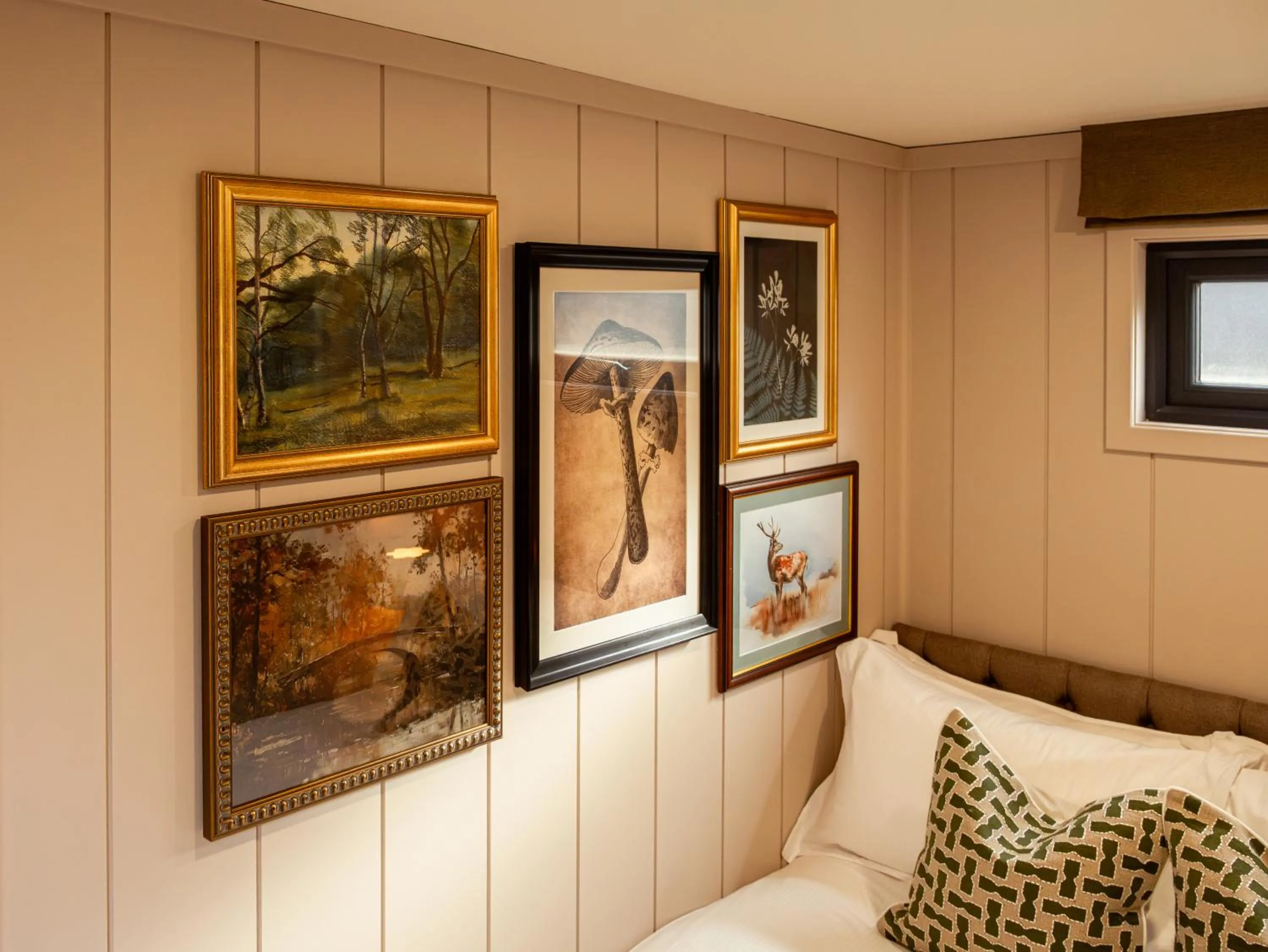 Decorative detail, Bed in High Corner Inn