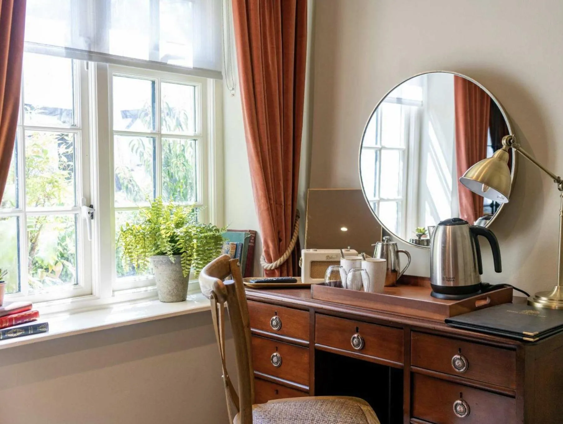 Coffee/tea facilities in High Corner Inn