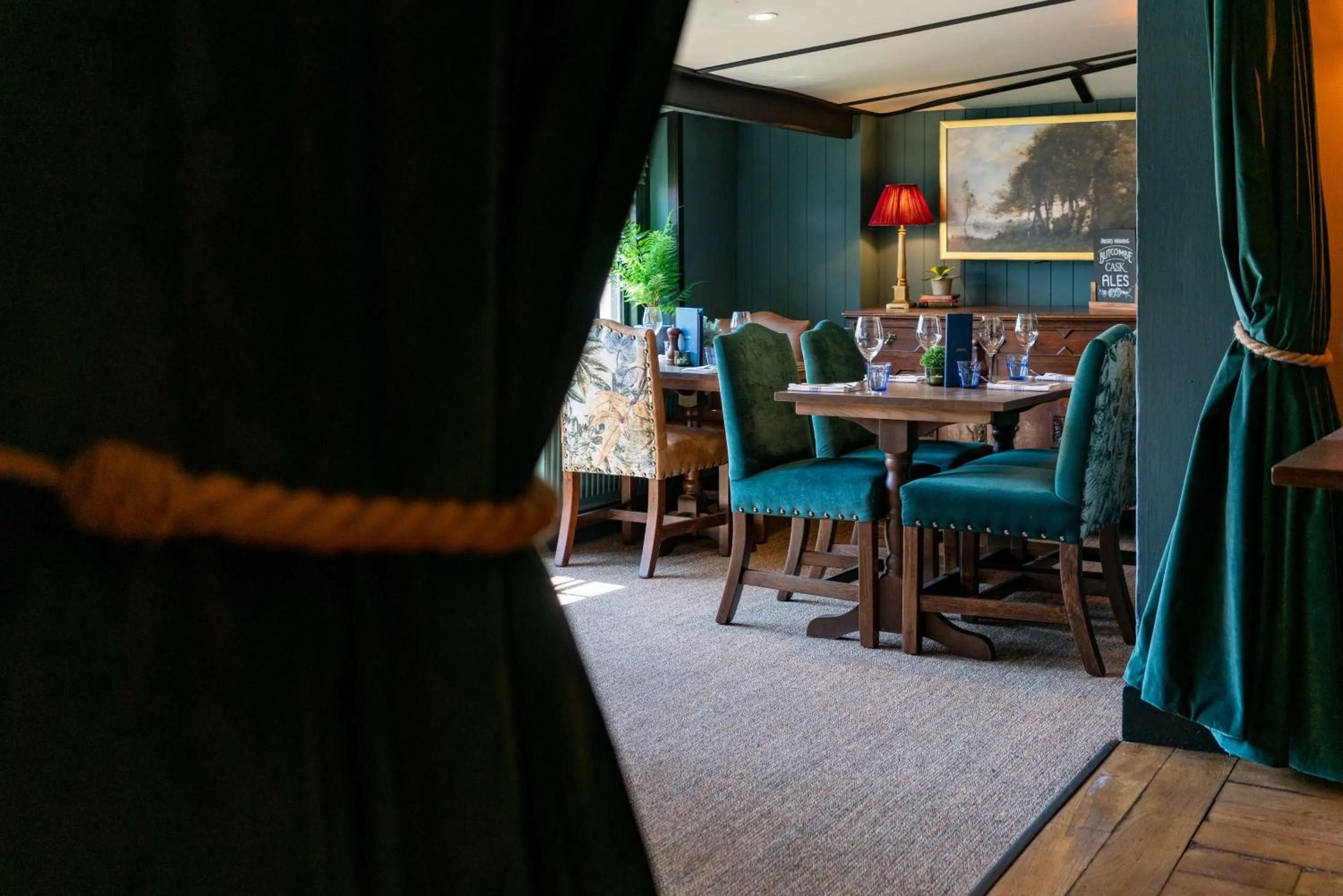 Restaurant/places to eat in High Corner Inn