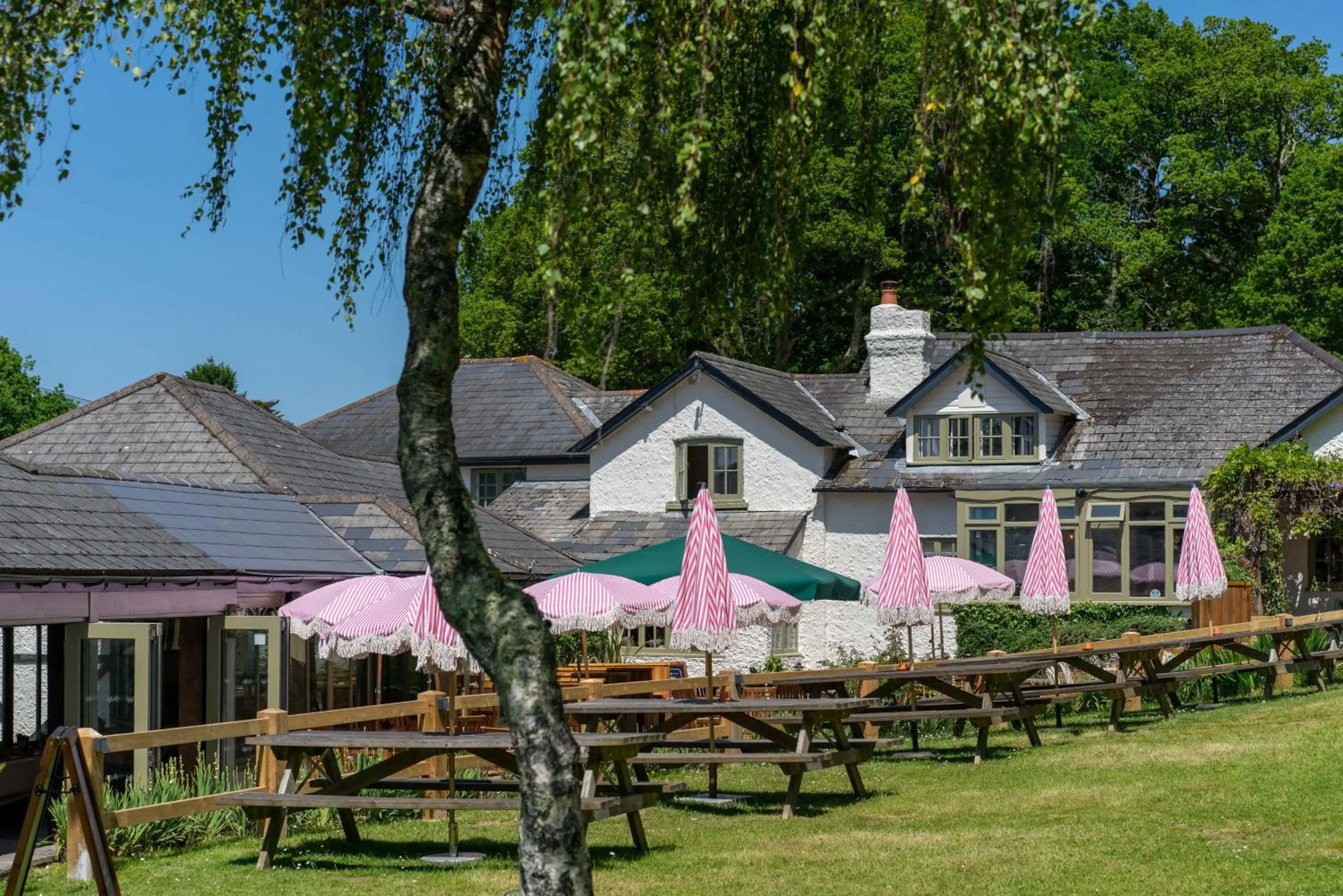 Property building in High Corner Inn