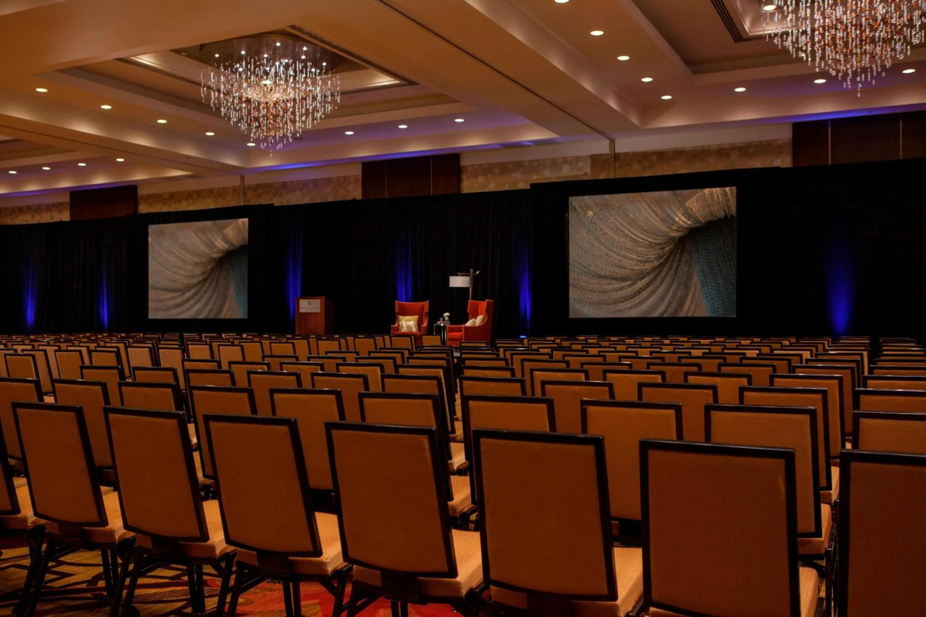 Meeting/conference room in Renaissance Baton Rouge Hotel