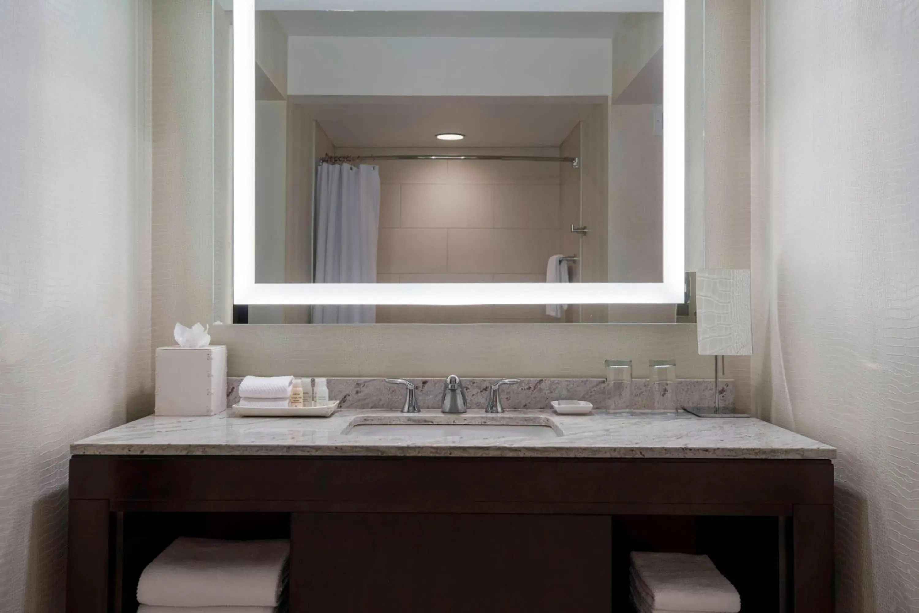 Standard King Room - Hearing Accessible in Renaissance Baton Rouge Hotel Standard King Room - Hearing Accessible in Renaissance Baton Rouge Hotel