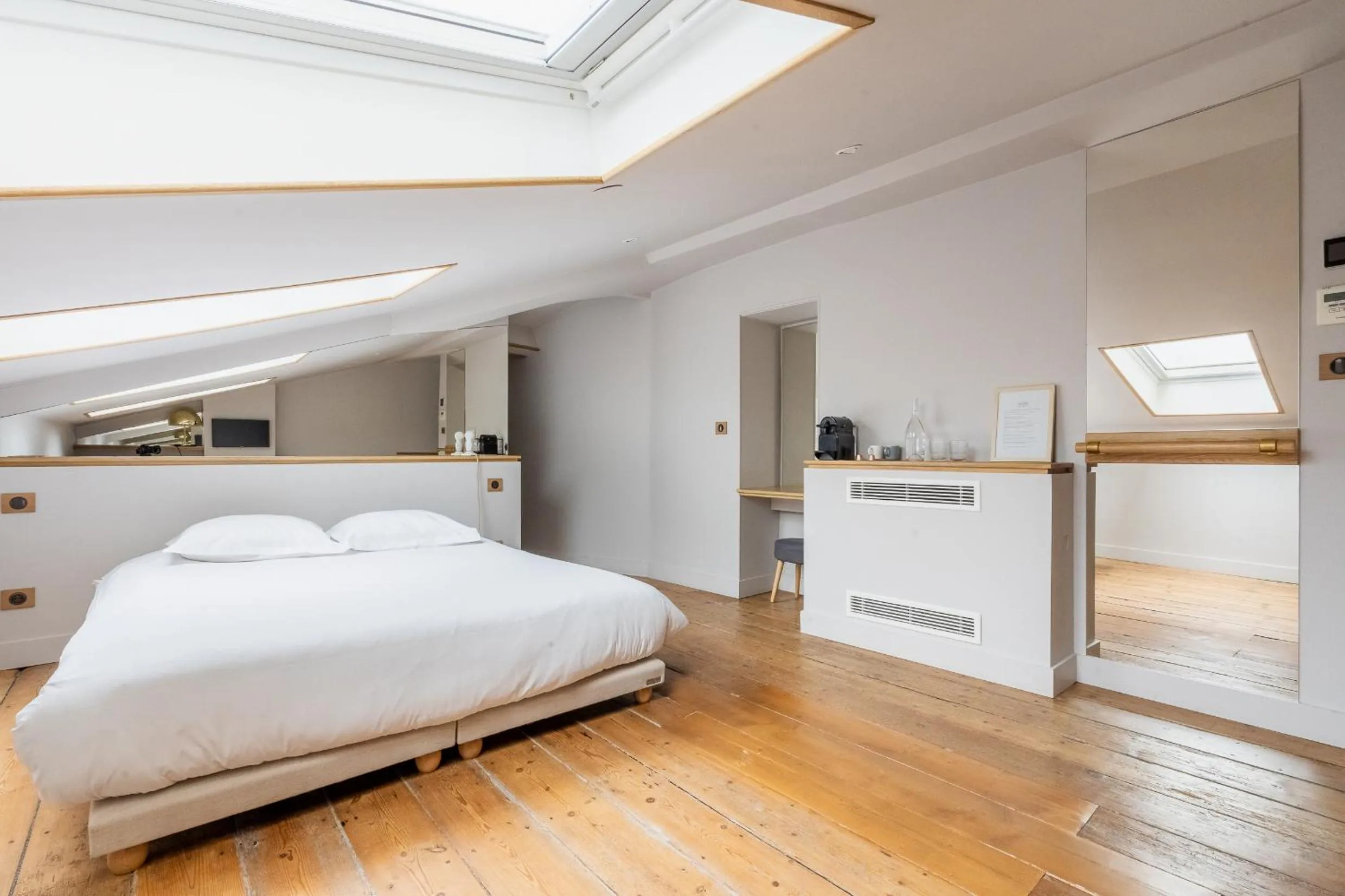 Bedroom, Bed in B&B L'Escapade Bordelaise - Côté Jardin