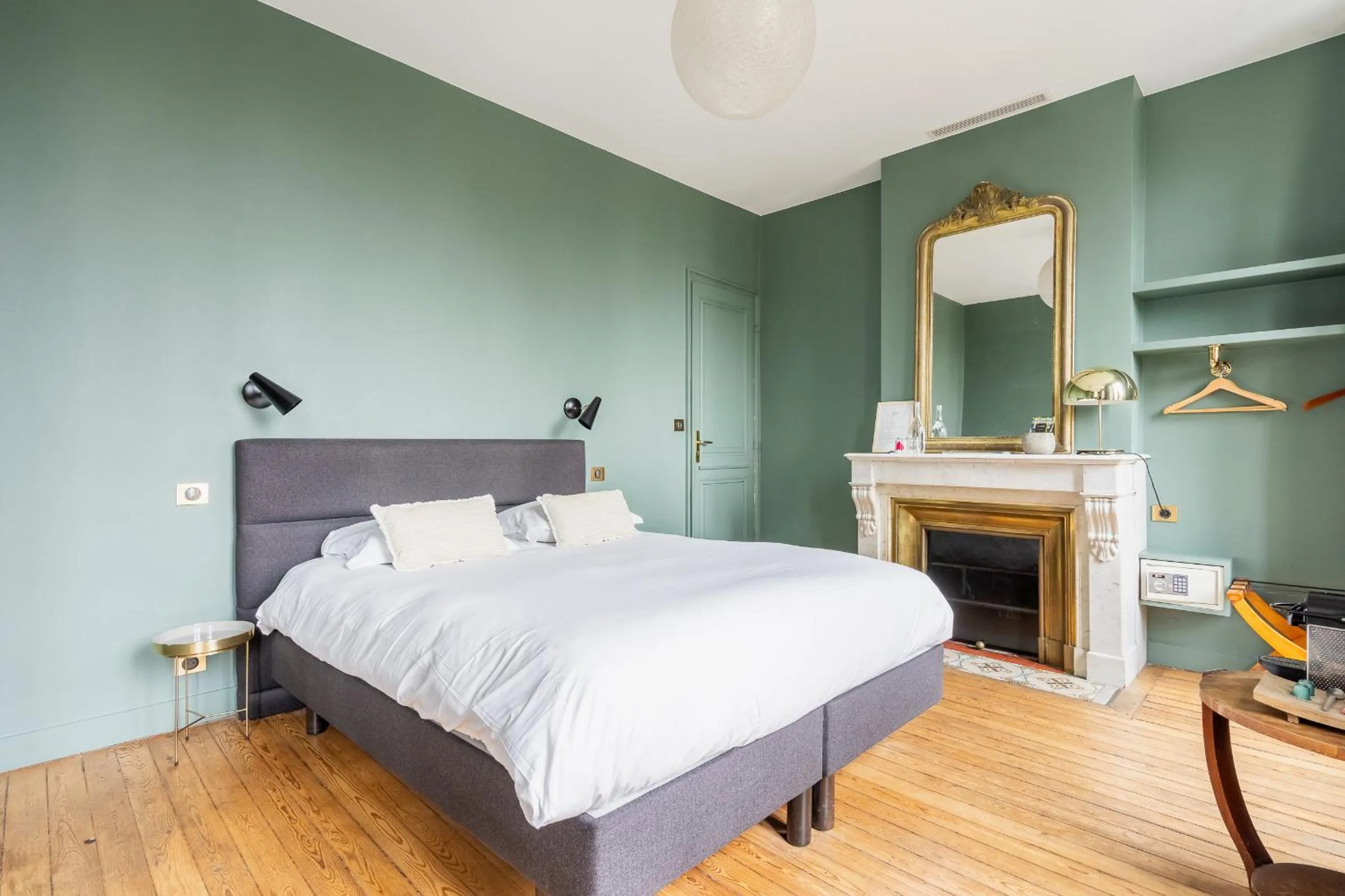 Bedroom, Bed in B&B L'Escapade Bordelaise - Côté Jardin