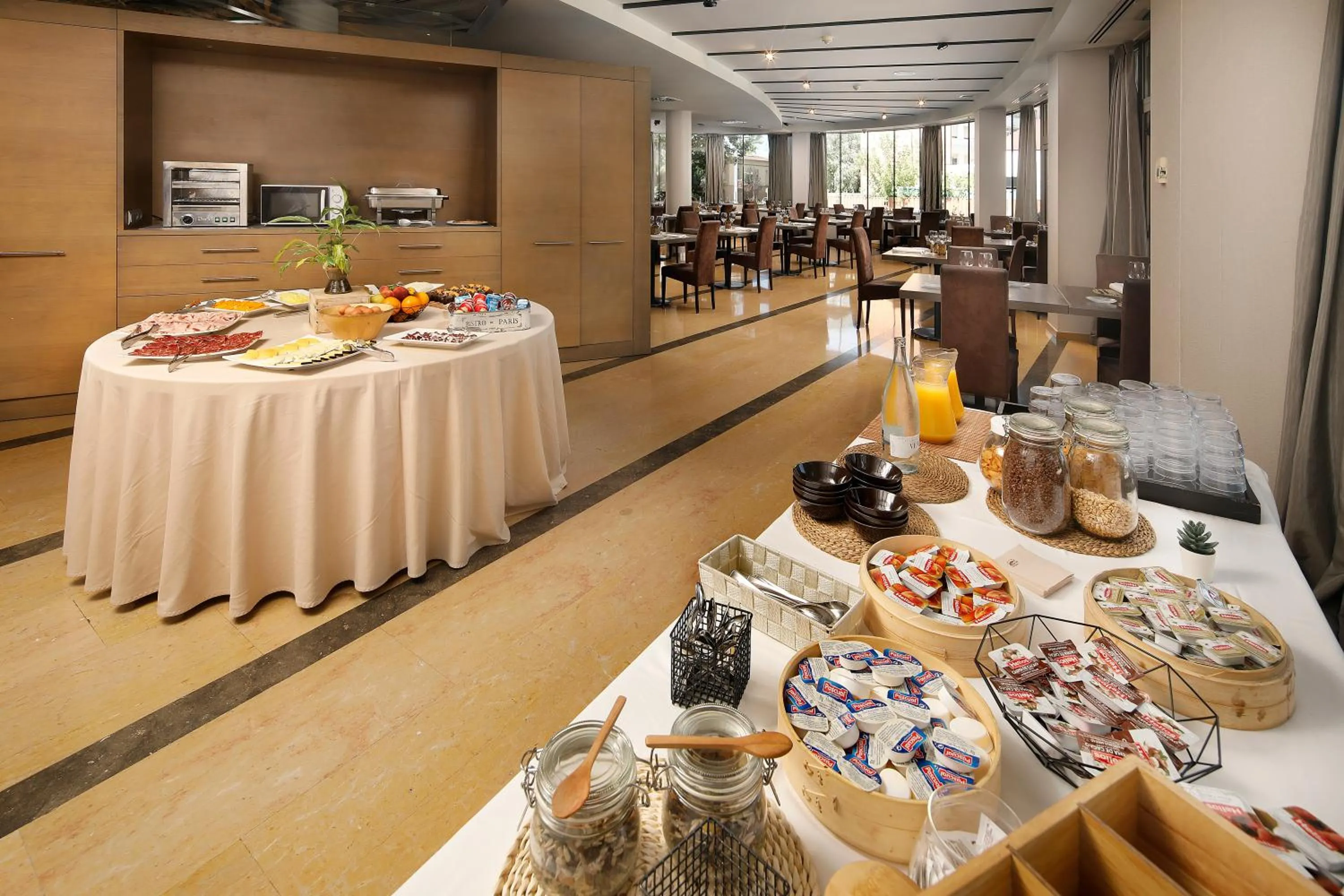 Buffet breakfast in Hotel MasMonzon