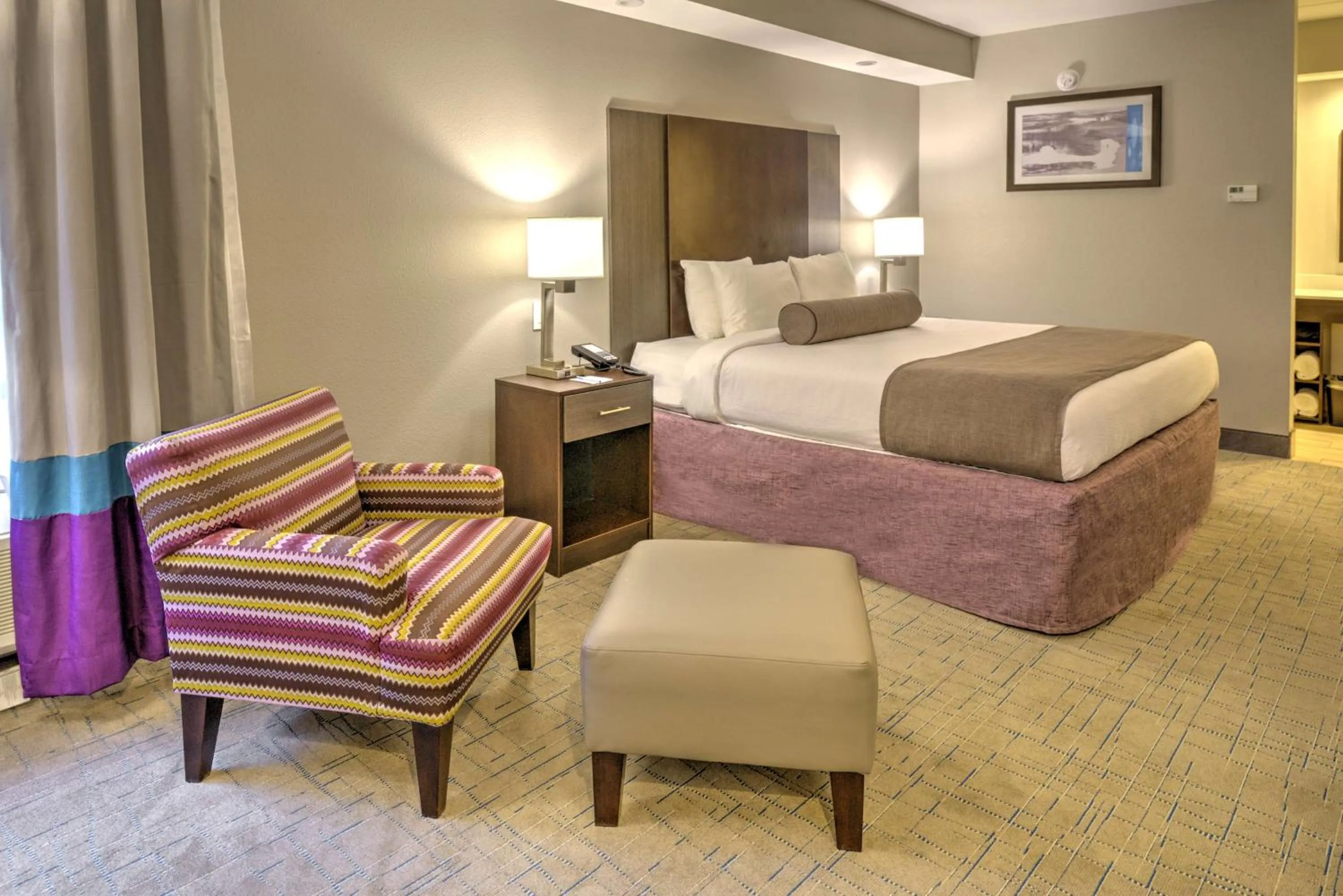 Photo of the whole room, Bed in Best Western Sevierville/Kodak Inn