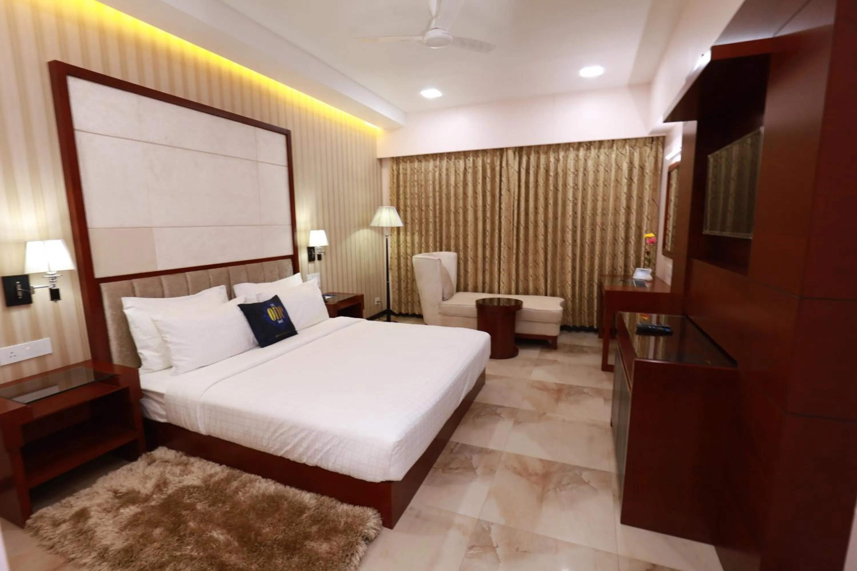 Photo of the whole room, Bed in The One Hotel