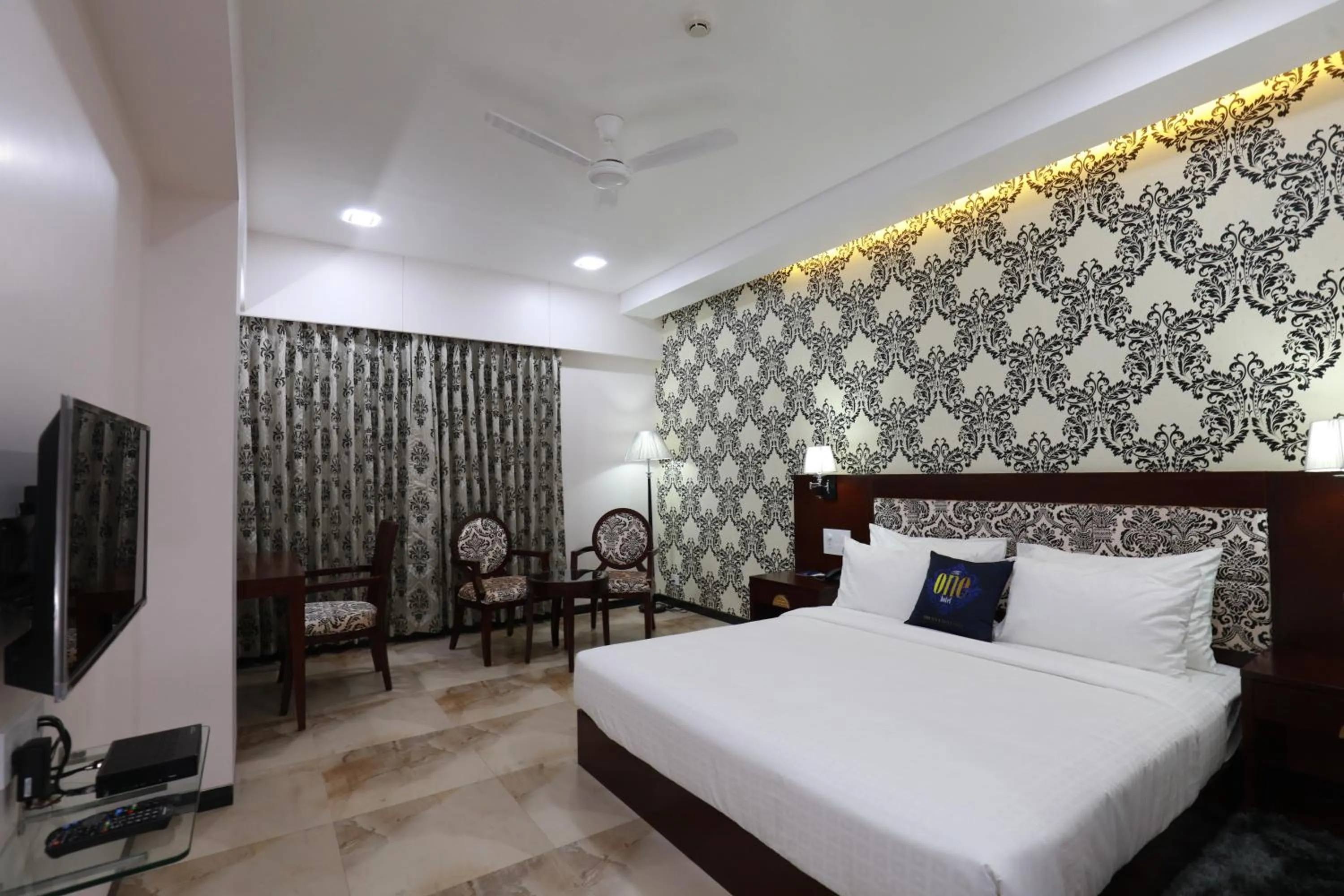 Photo of the whole room, Bed in The One Hotel