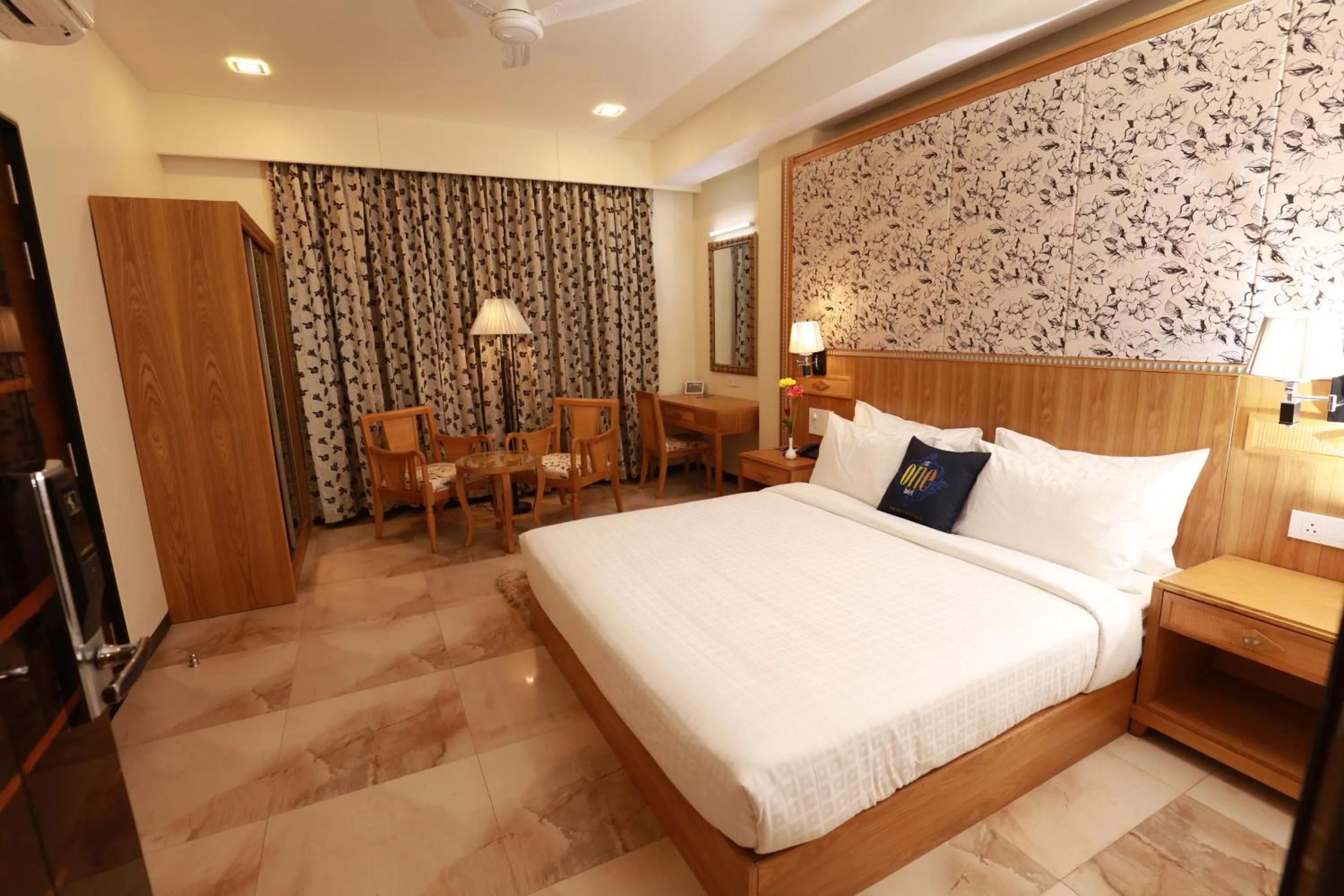 Photo of the whole room, Bed in The One Hotel