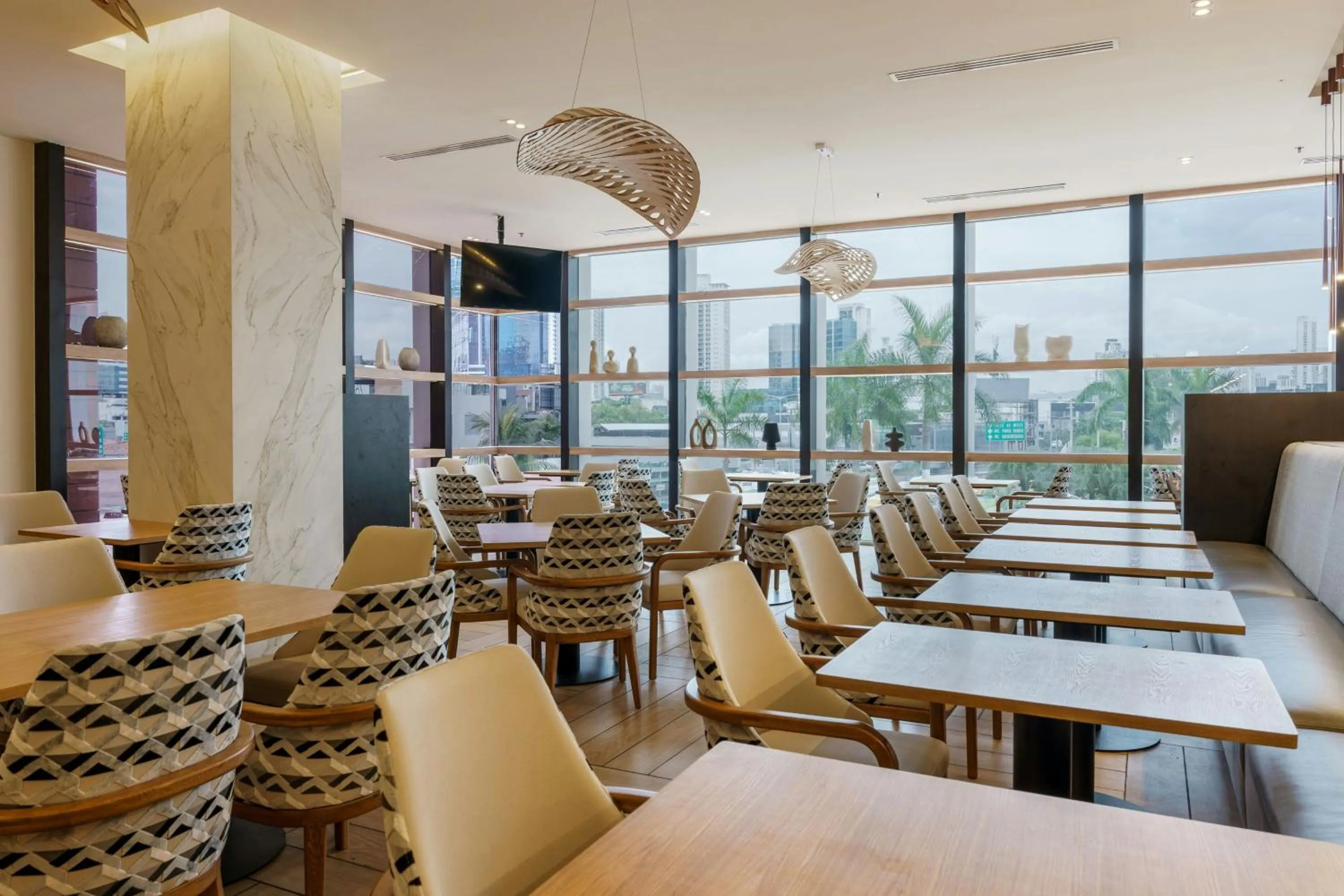 Restaurant/places to eat in Courtyard by Marriott Panama Multiplaza Mall