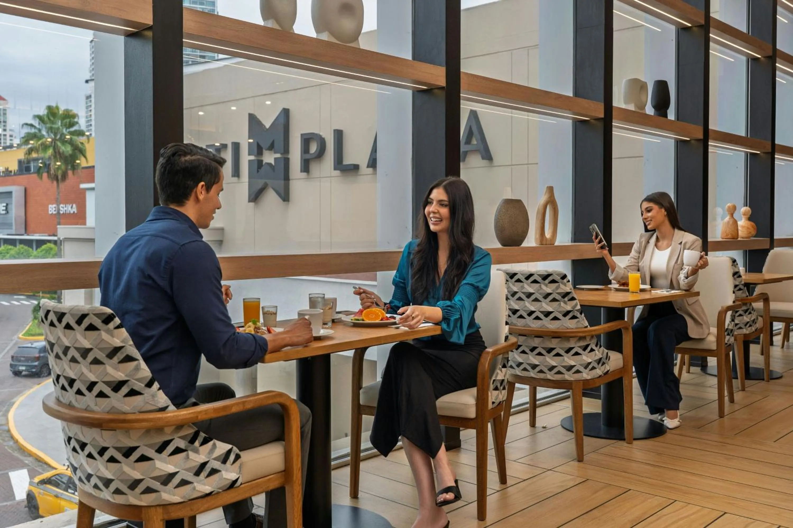 Restaurant/places to eat in Courtyard by Marriott Panama Multiplaza Mall