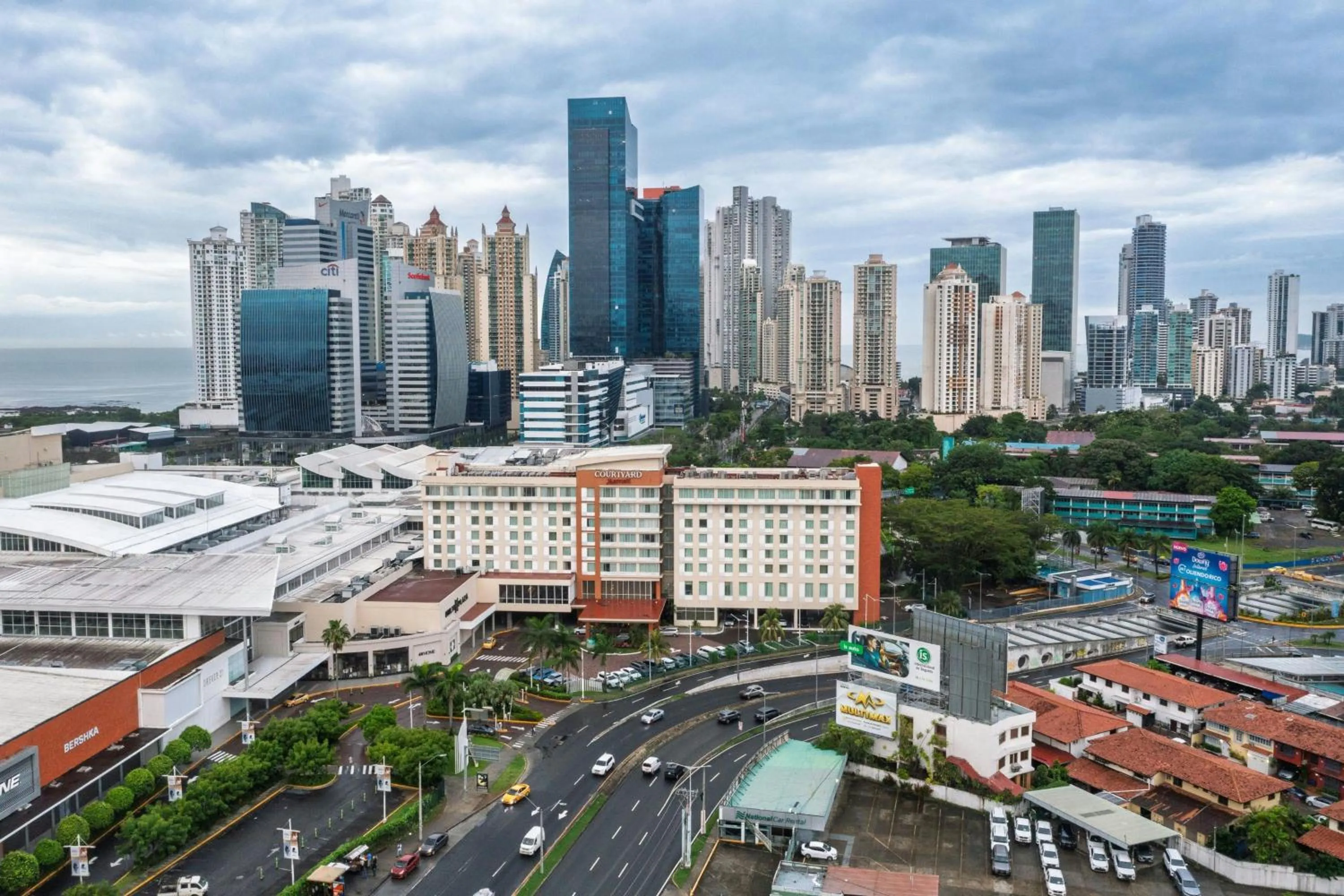 Property building in Courtyard by Marriott Panama Multiplaza Mall
