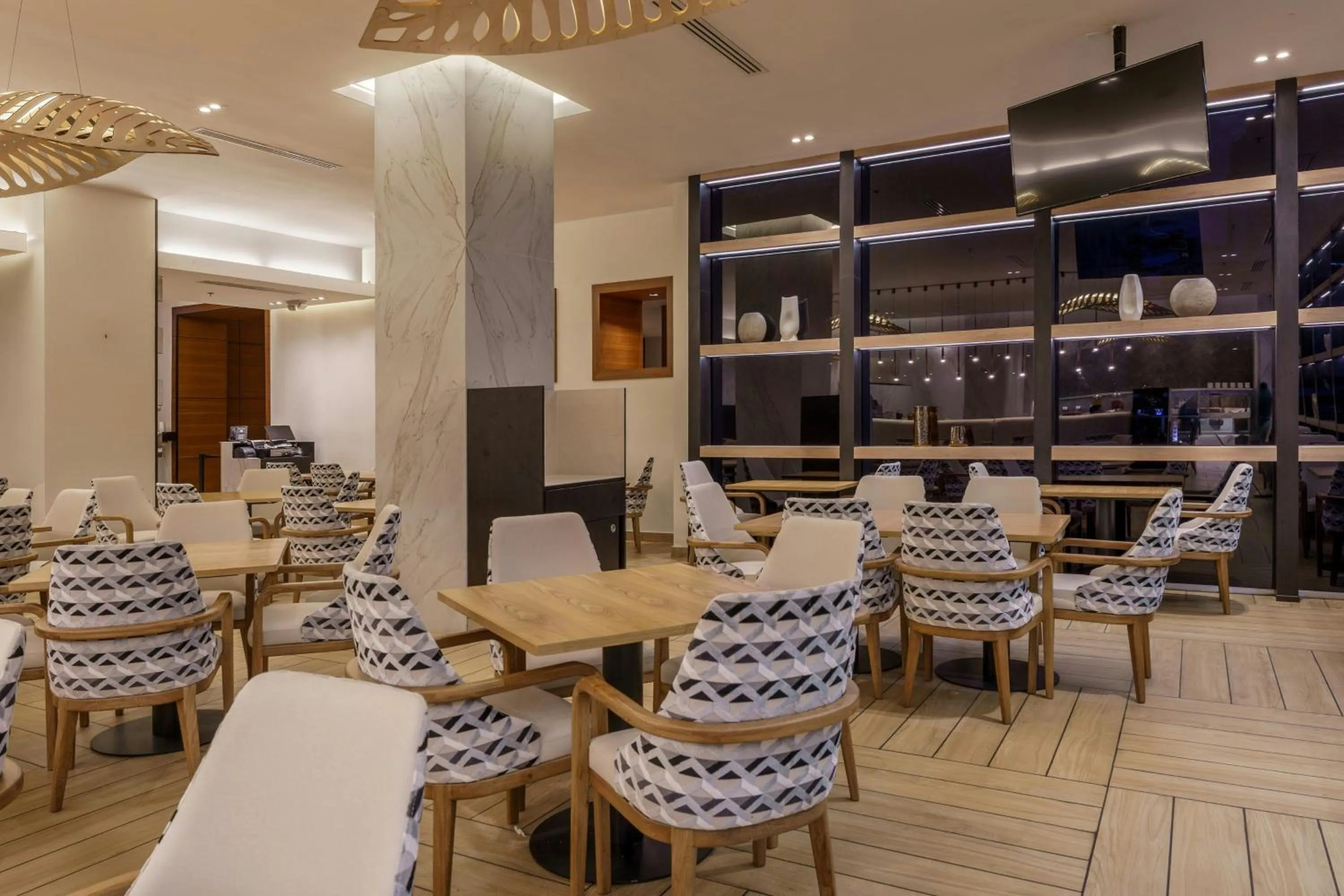 Restaurant/places to eat in Courtyard by Marriott Panama Multiplaza Mall