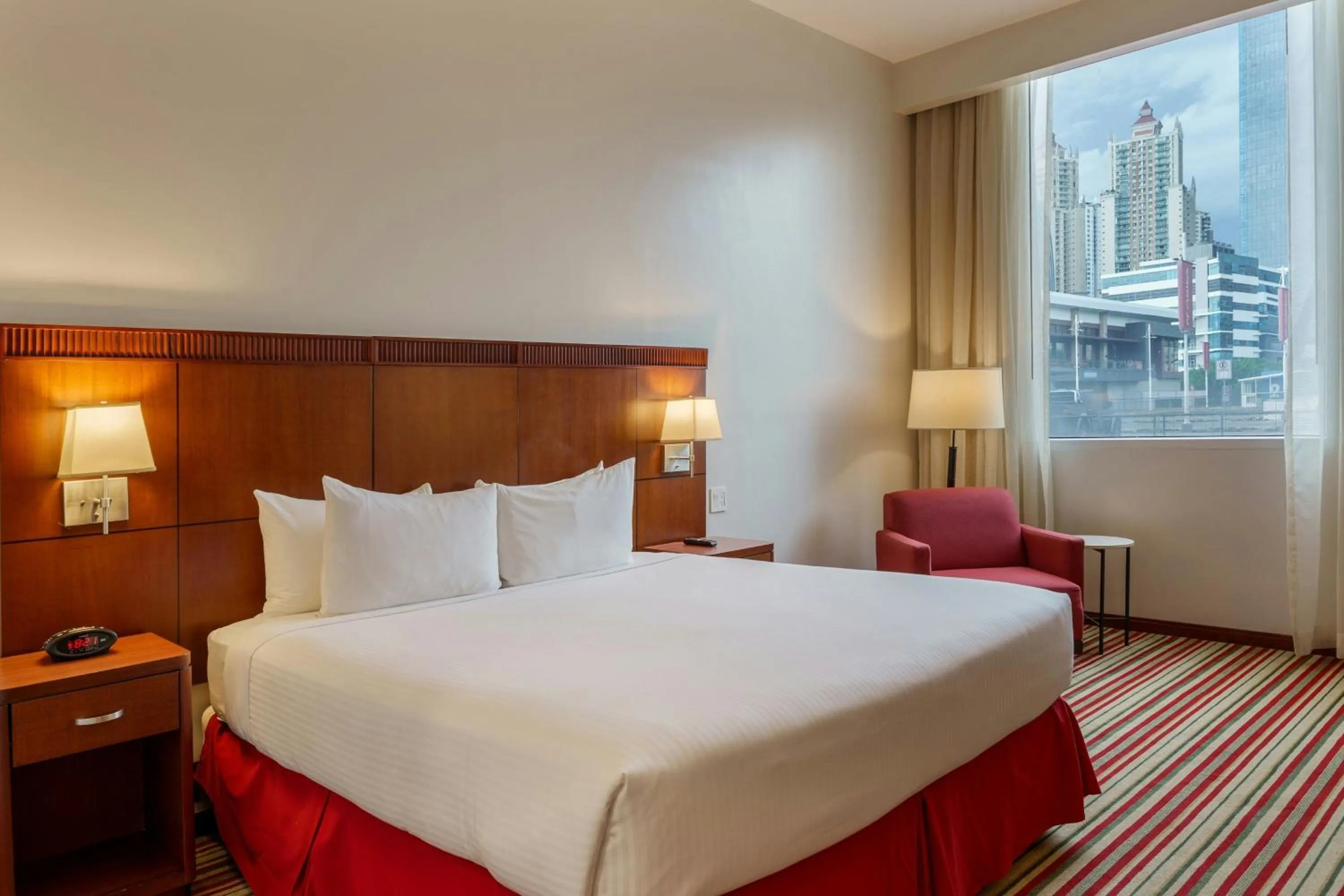 Photo of the whole room, Bed in Courtyard by Marriott Panama Multiplaza Mall