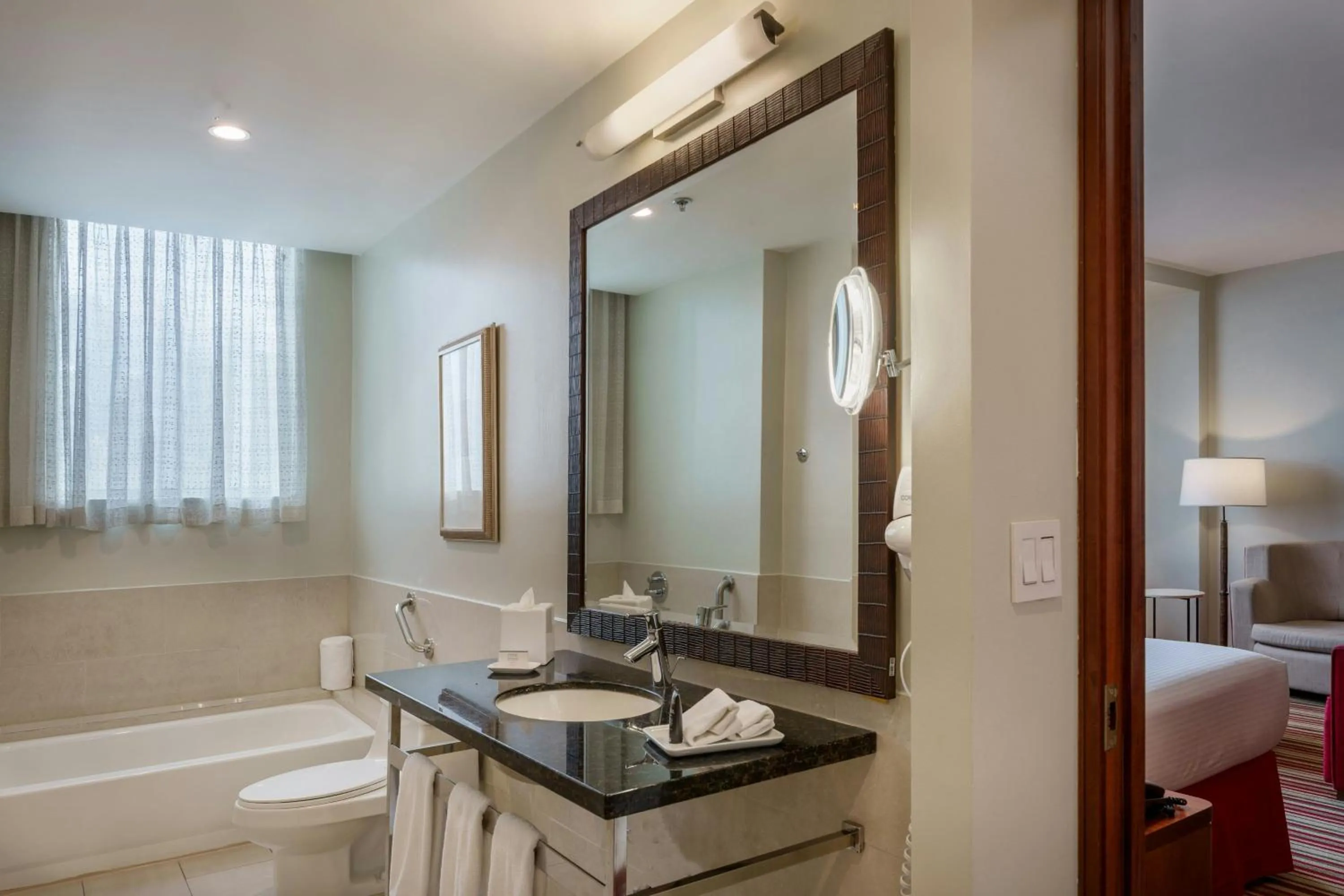 Bathroom, Bed in Courtyard by Marriott Panama Multiplaza Mall