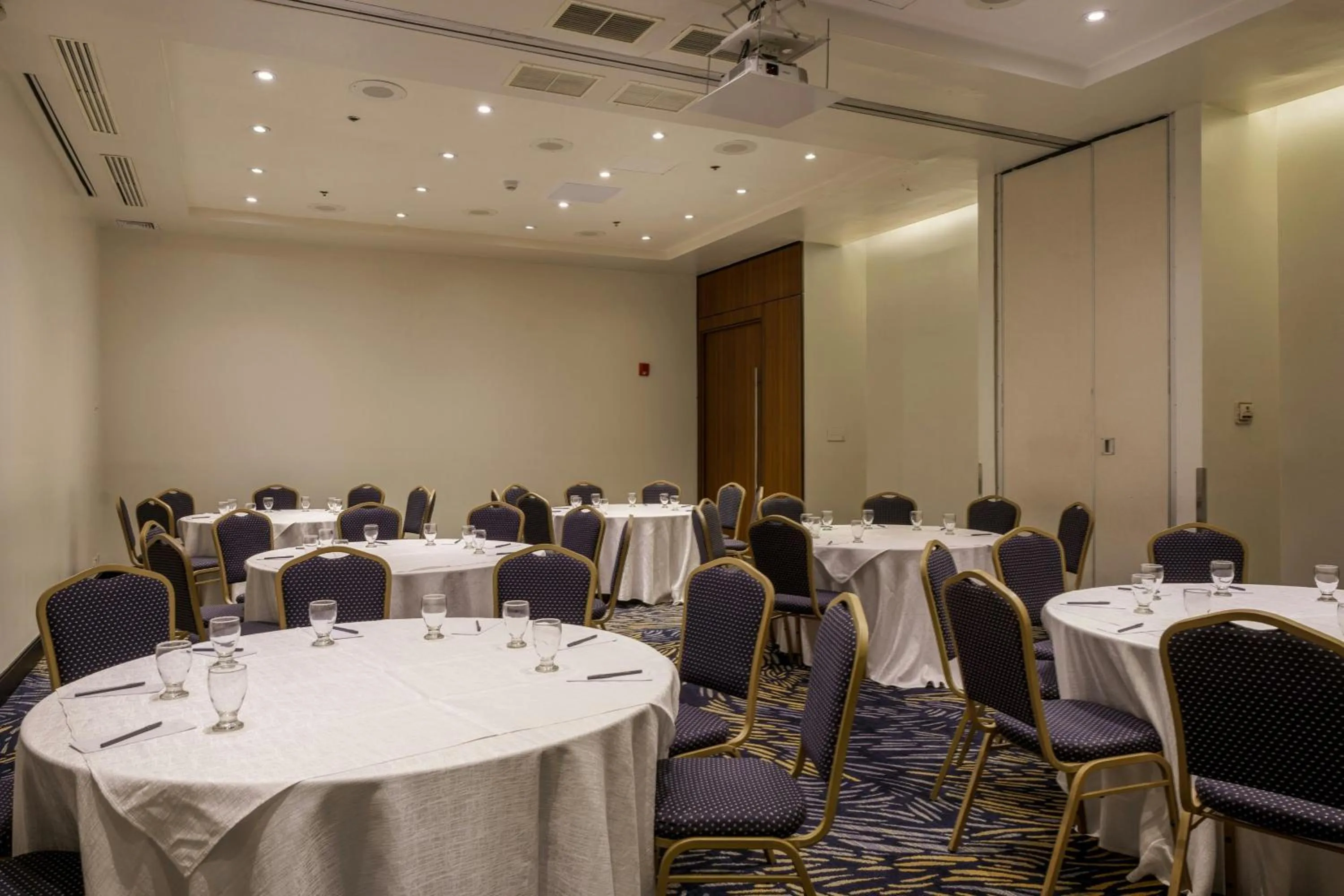 Lobby or reception in Courtyard by Marriott Panama Multiplaza Mall