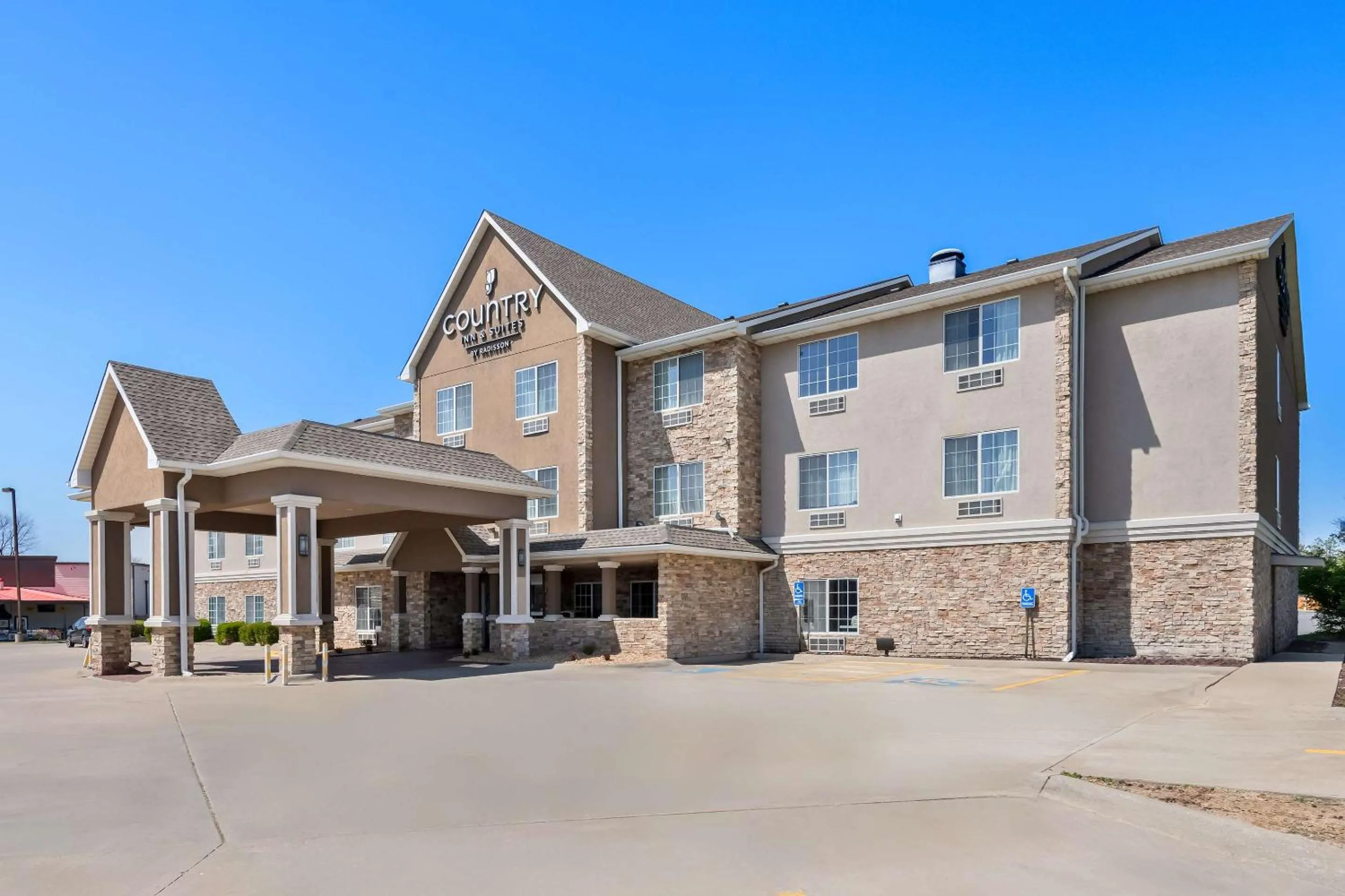Property building in Country Inn & Suites by Radisson, Topeka West, KS