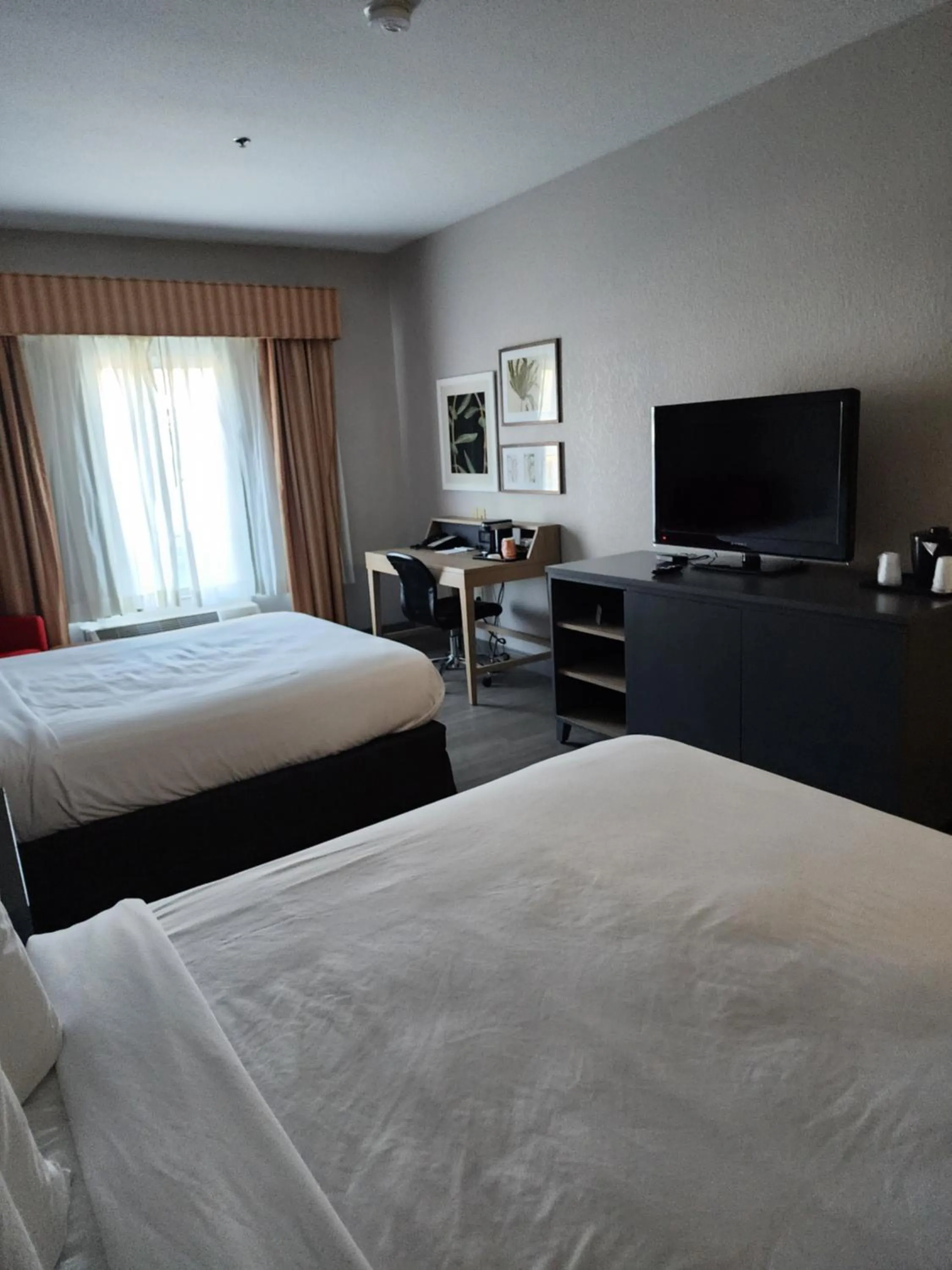 Bedroom, Bed in Country Inn & Suites by Radisson, Topeka West, KS