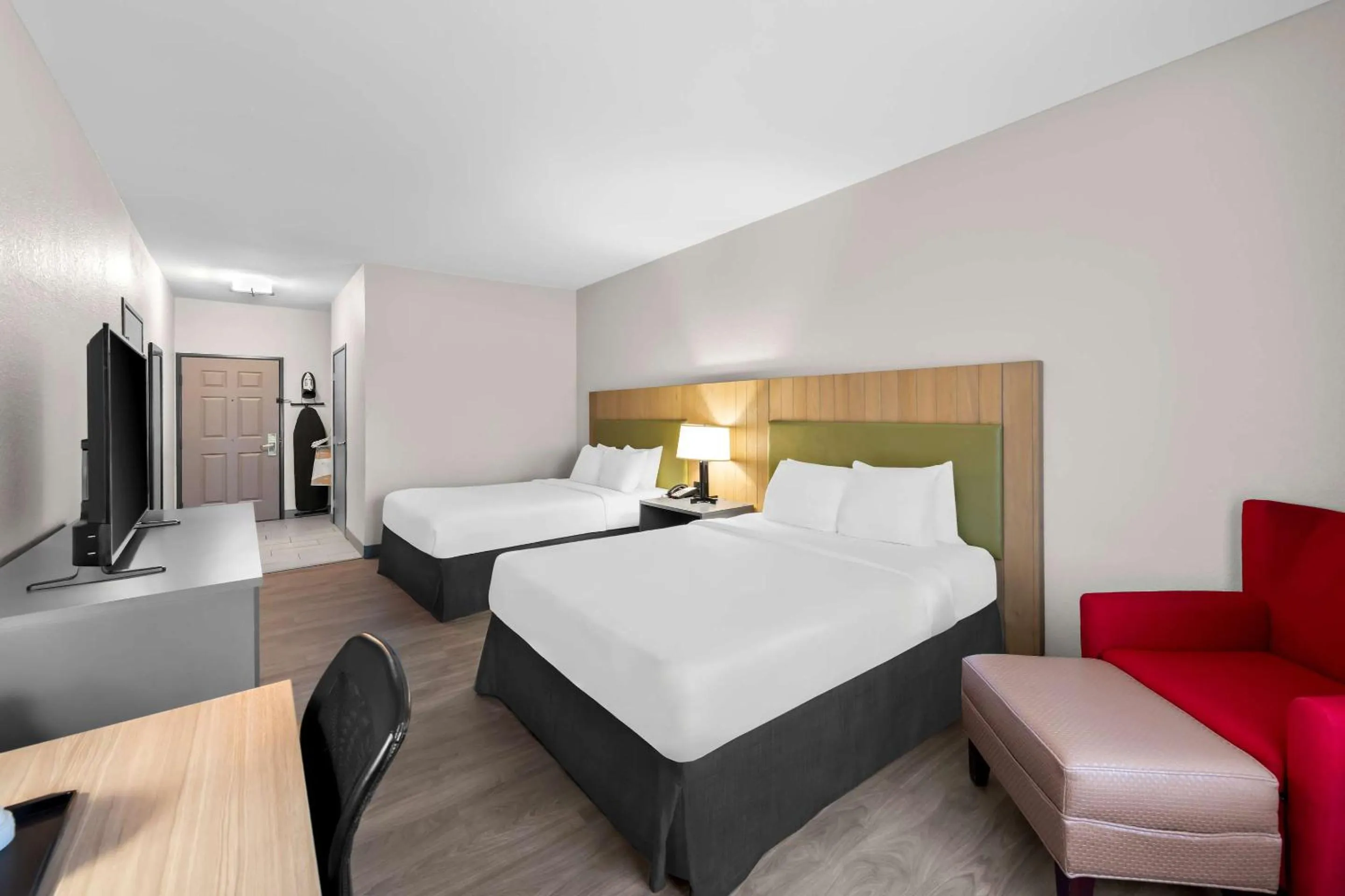 Bedroom, Bed in Country Inn & Suites by Radisson, Topeka West, KS