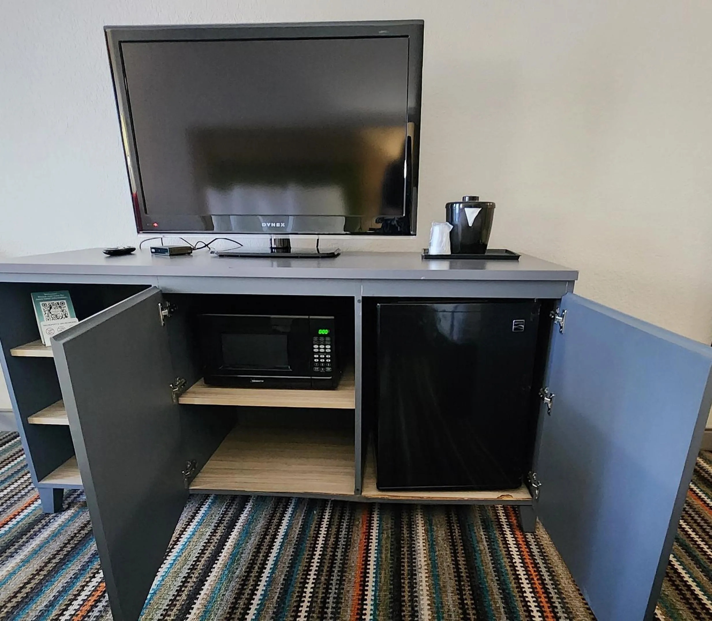 Kitchen or kitchenette in Country Inn & Suites by Radisson, Topeka West, KS